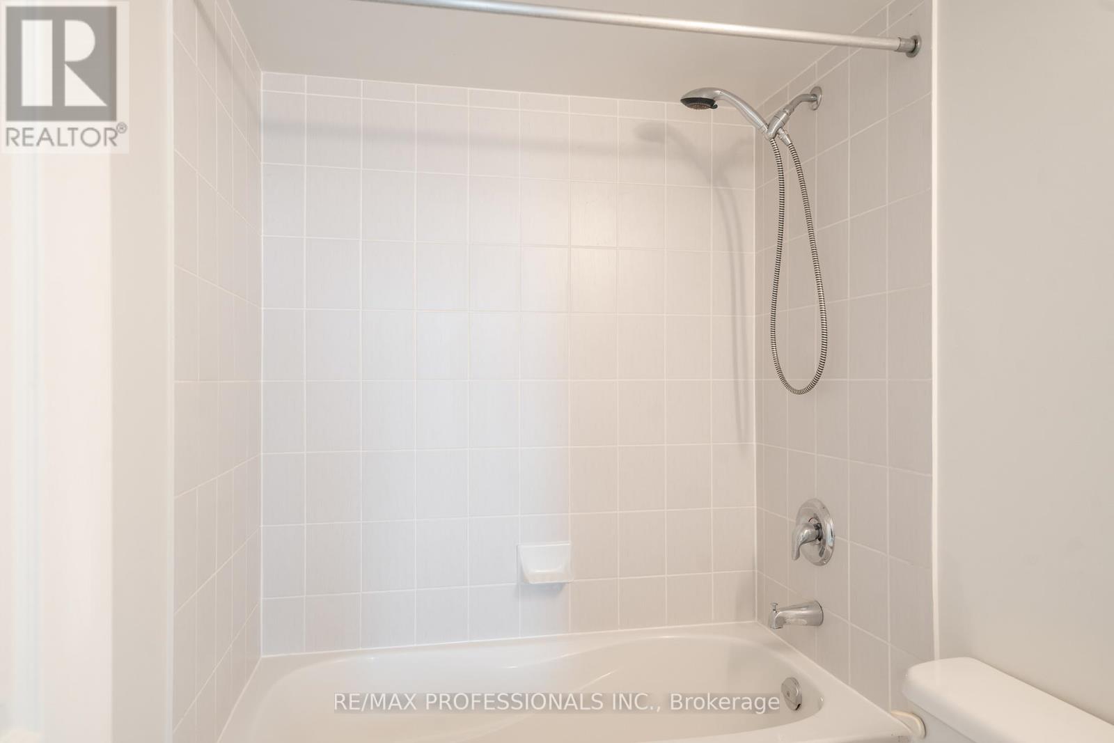 1703 - 208 Enfield Place, Mississauga, Ontario  L5B 0B8 - Photo 22 - W12459110