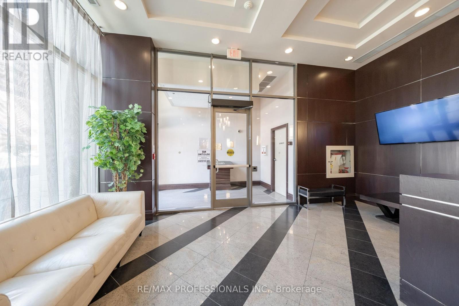 1703 - 208 Enfield Place, Mississauga, Ontario  L5B 0B8 - Photo 38 - W12459110