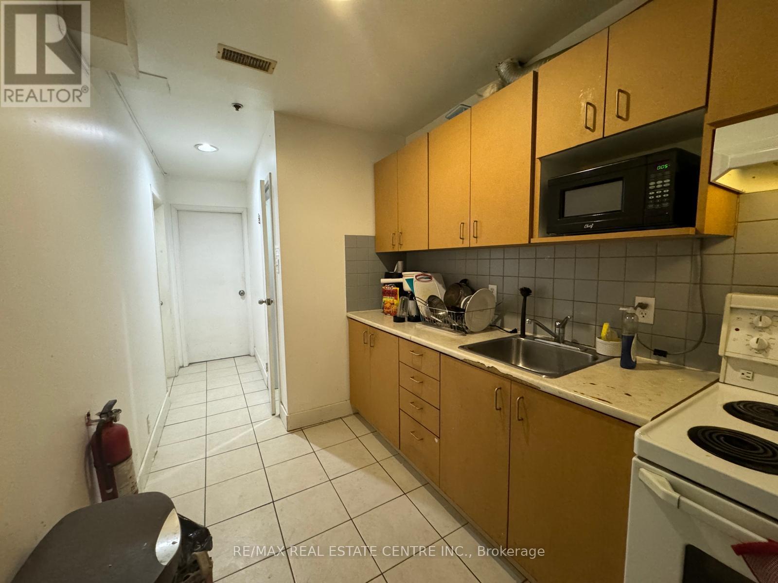 28 Cecil Street, Toronto, Ontario  M5T 1N3 - Photo 8 - C12454547
