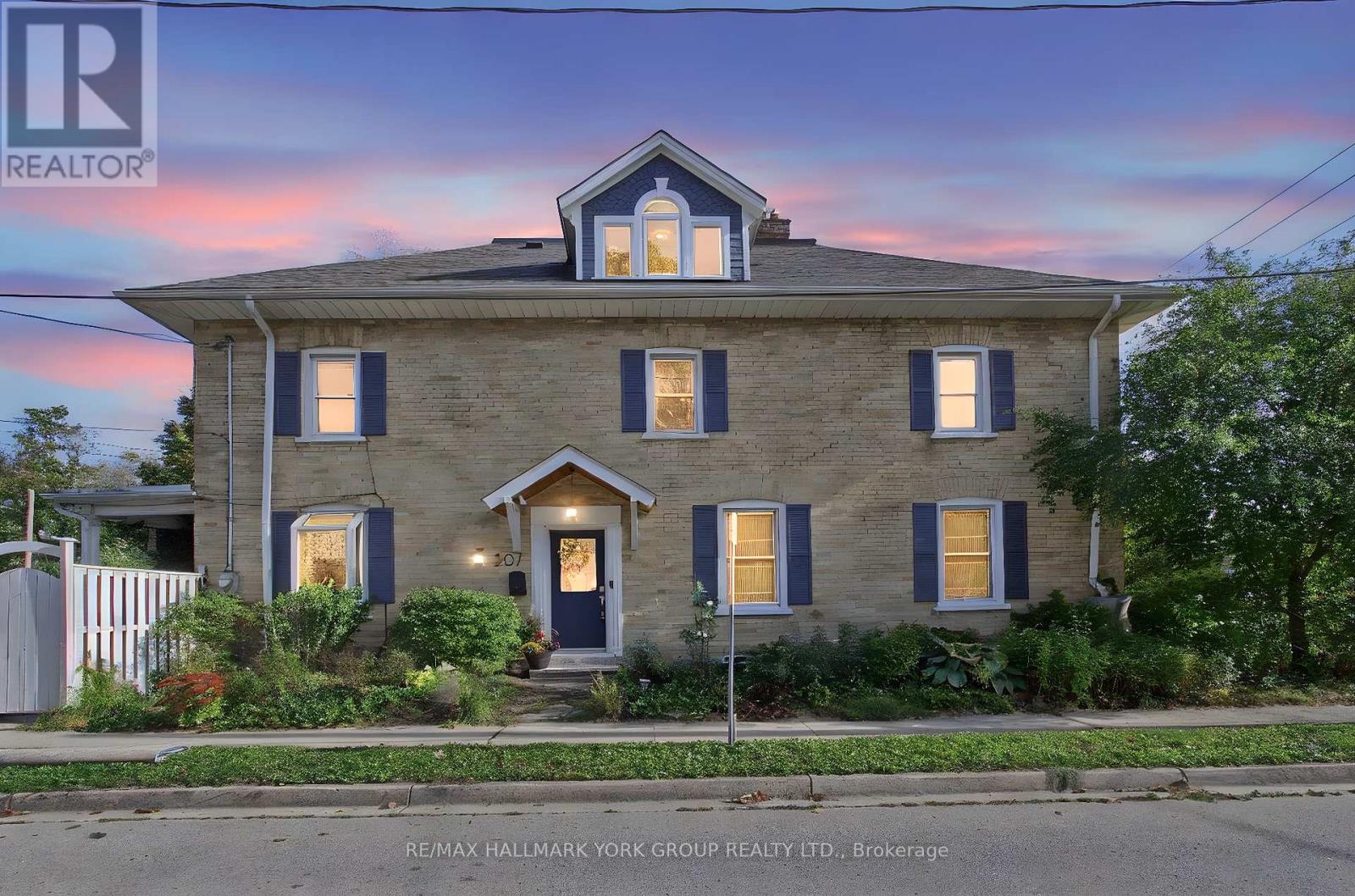 207 Waterloo Street N, Cambridge, Ontario  N3H 1N1 - Photo 2 - X12459133