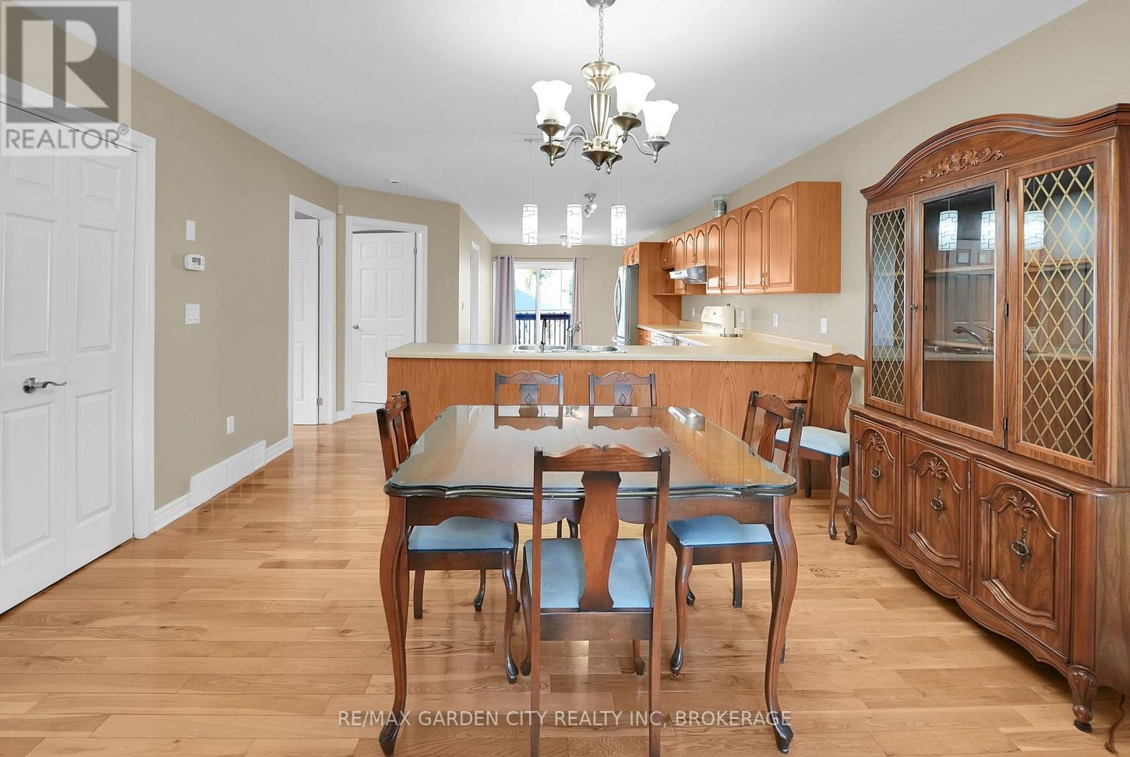 51 Nathalie Court, Welland, Ontario  L3B 6H7 - Photo 10 - X12459147