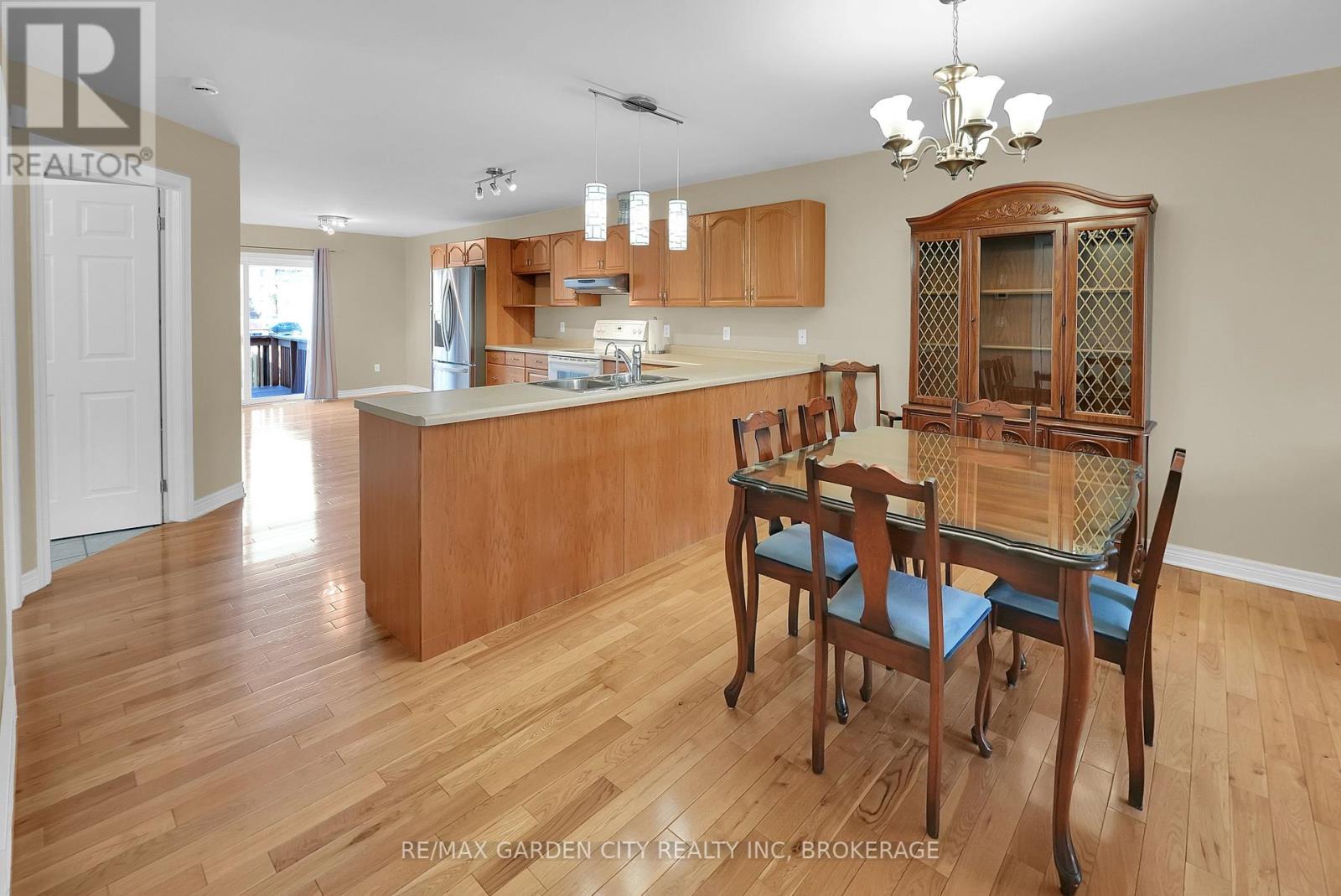 51 Nathalie Court, Welland, Ontario  L3B 6H7 - Photo 11 - X12459147