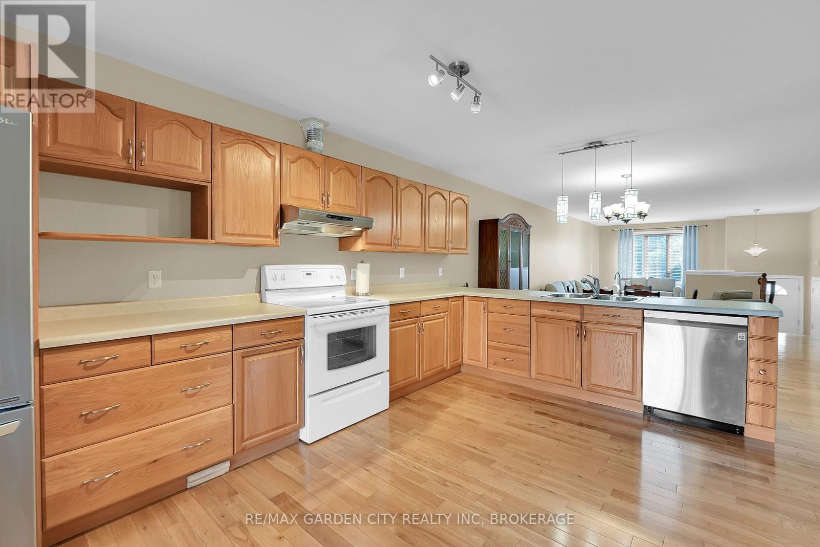 51 Nathalie Court, Welland, Ontario  L3B 6H7 - Photo 15 - X12459147