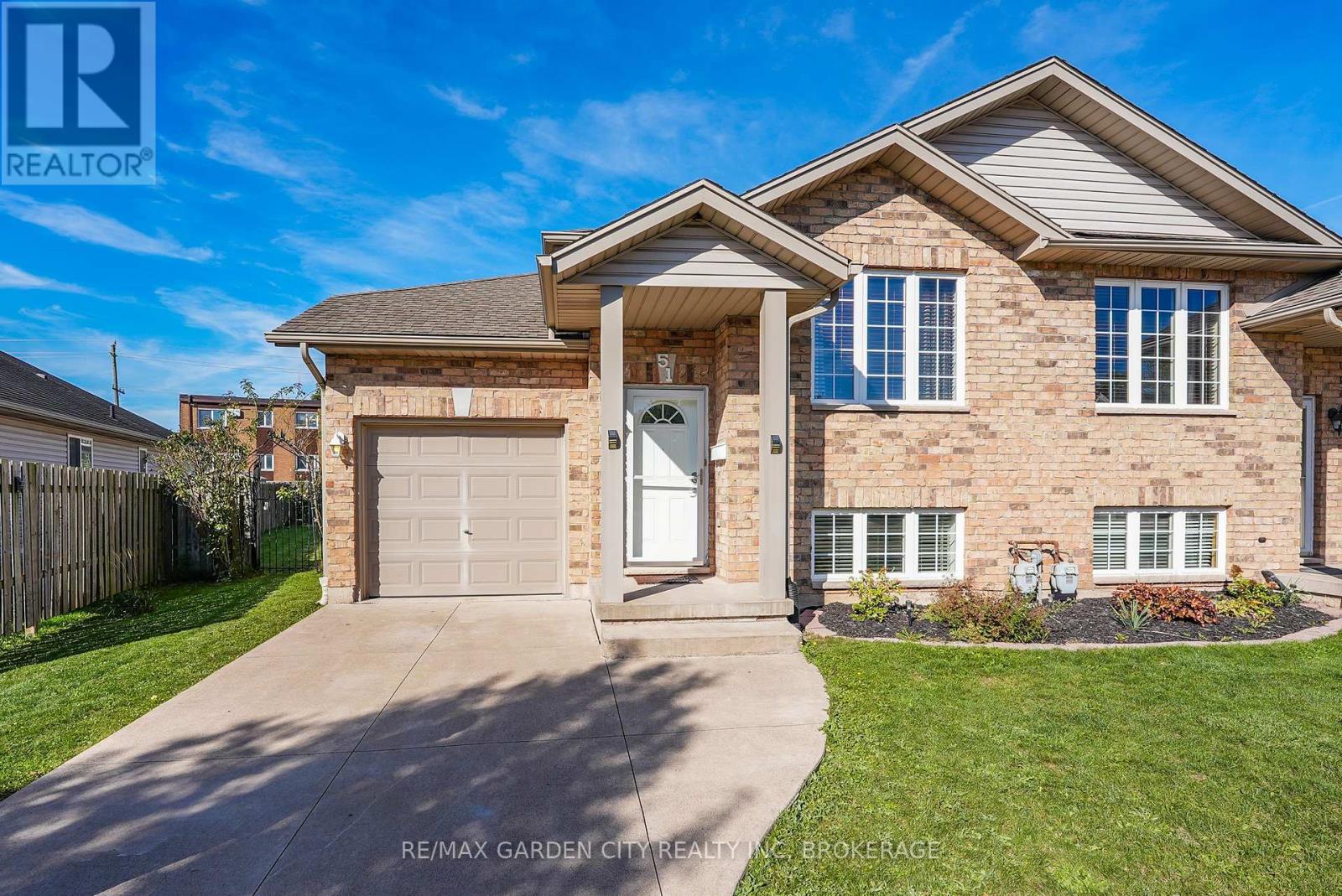 51 Nathalie Court, Welland, Ontario  L3B 6H7 - Photo 2 - X12459147