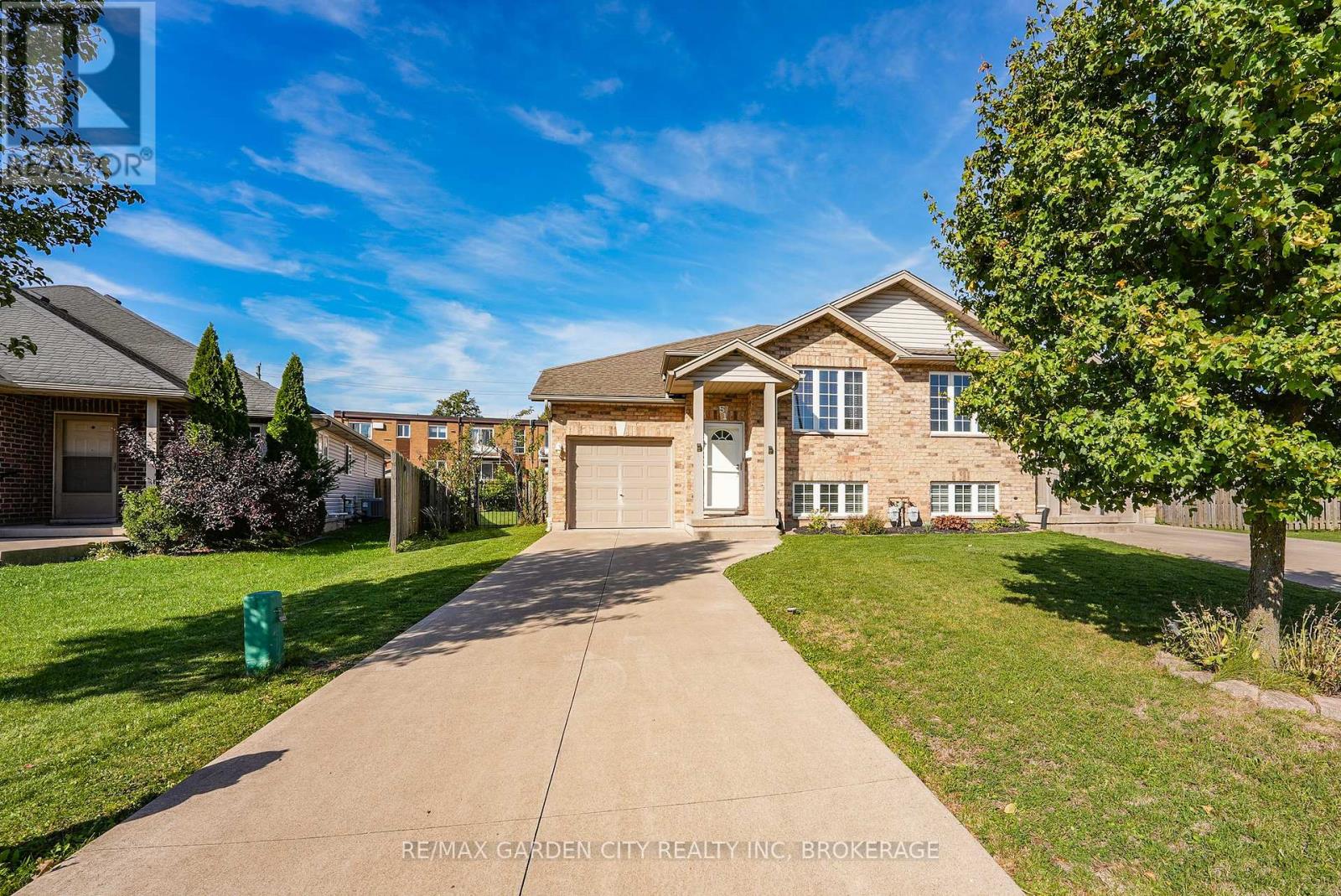 51 Nathalie Court, Welland, Ontario  L3B 6H7 - Photo 3 - X12459147