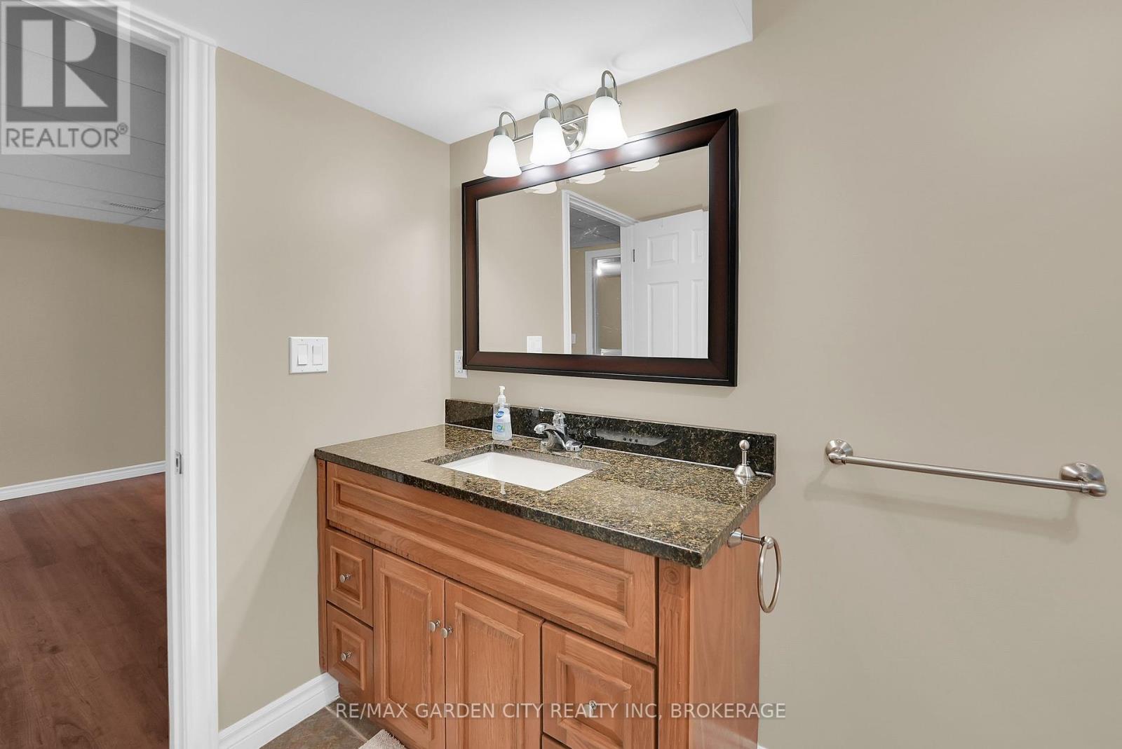 51 Nathalie Court, Welland, Ontario  L3B 6H7 - Photo 37 - X12459147