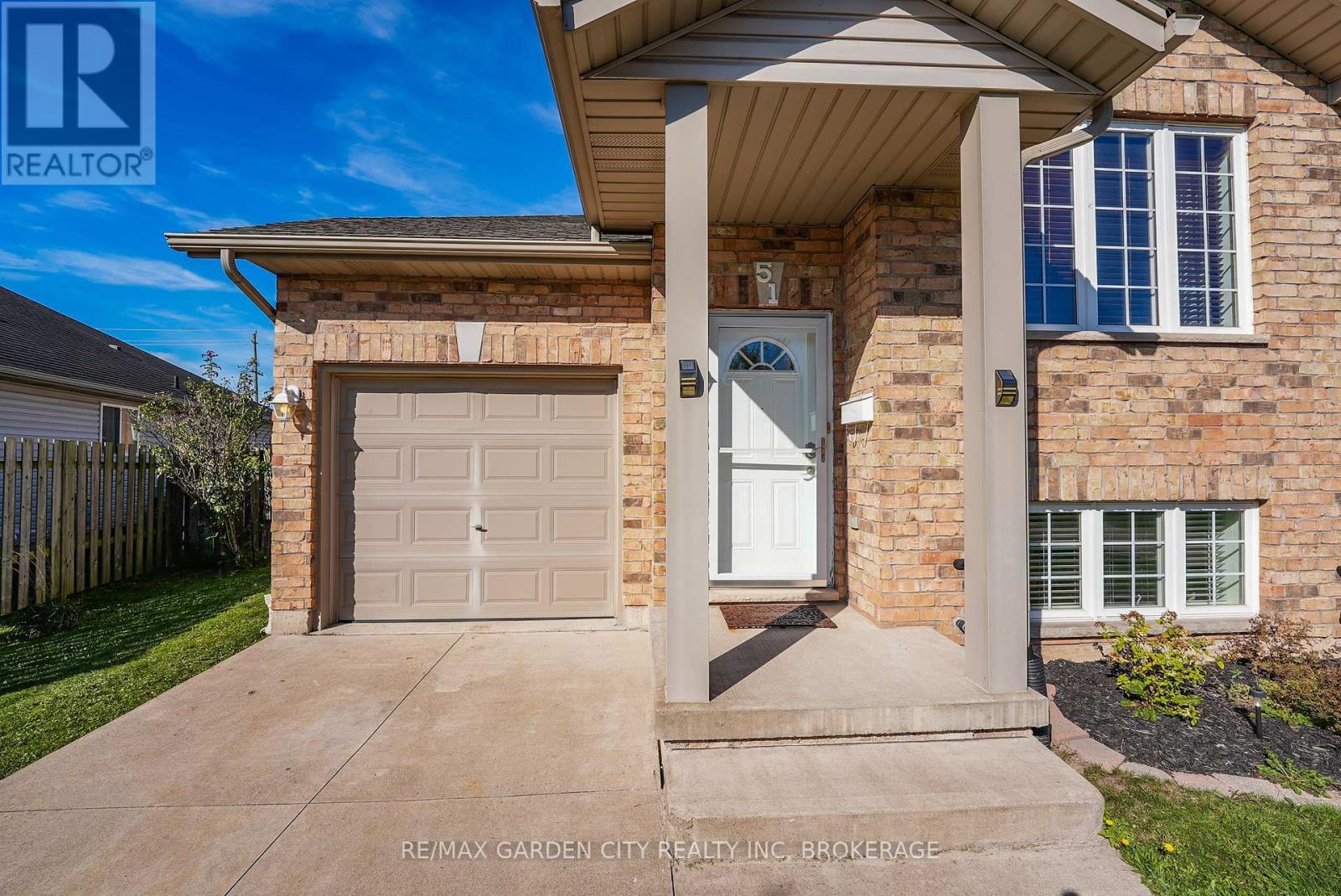 51 Nathalie Court, Welland, Ontario  L3B 6H7 - Photo 4 - X12459147
