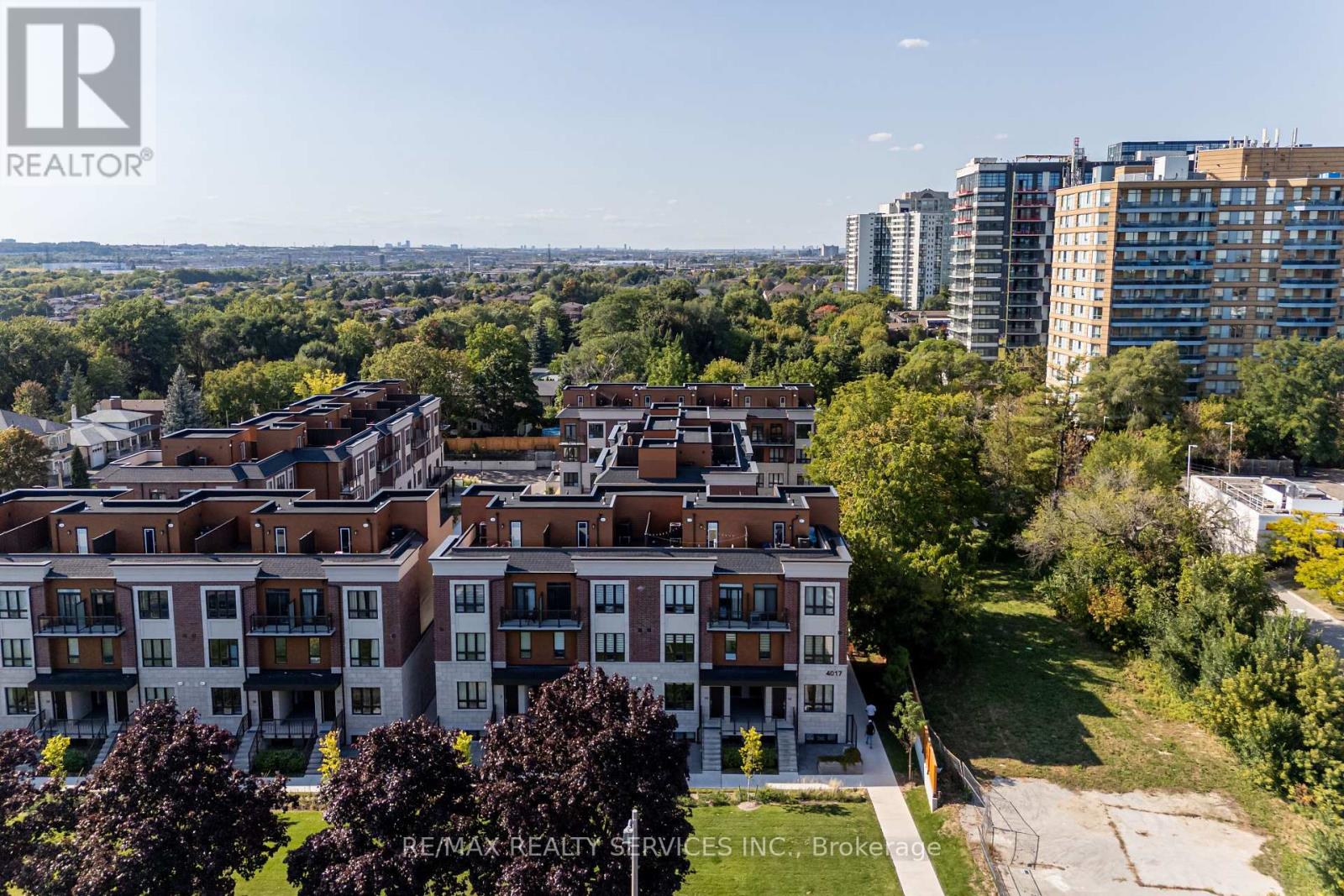 16 - 4017 Hickory Drive, Mississauga, Ontario  L4W 0G6 - Photo 3 - W12459141