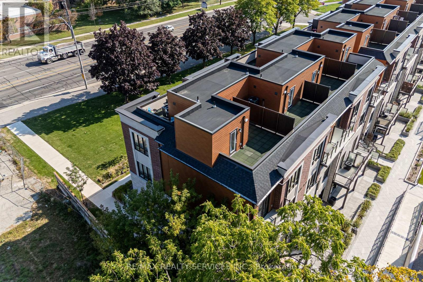 16 - 4017 Hickory Drive, Mississauga, Ontario  L4W 0G6 - Photo 5 - W12459141