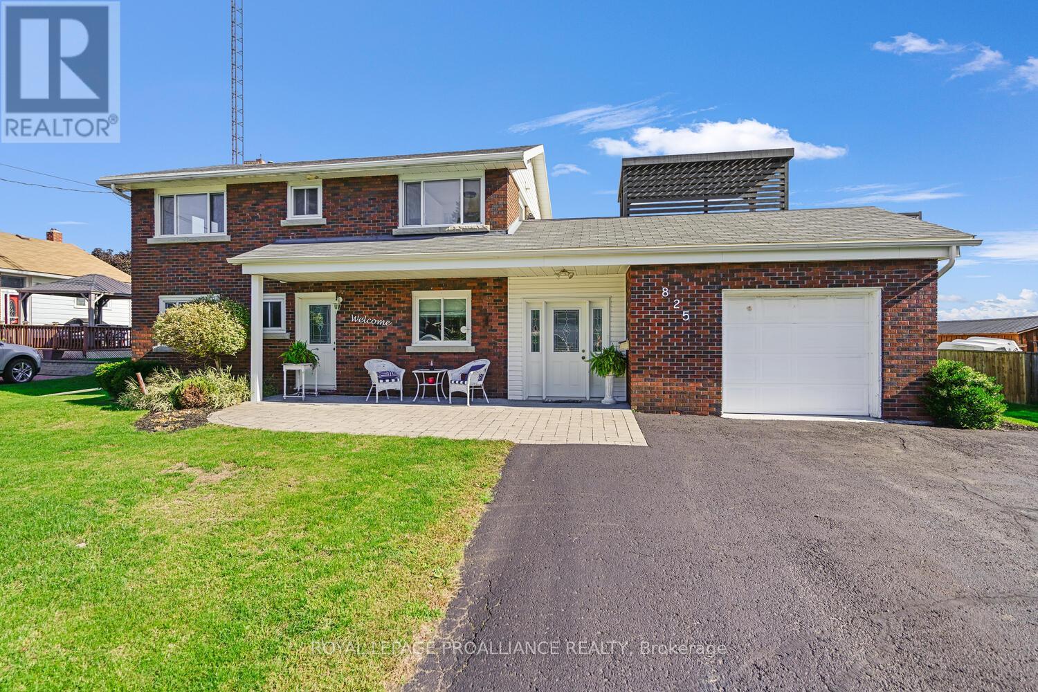 <h3>$609,900</h3><p>825 Joseph Street, Edwardsburgh/cardinal, Ontario</p>