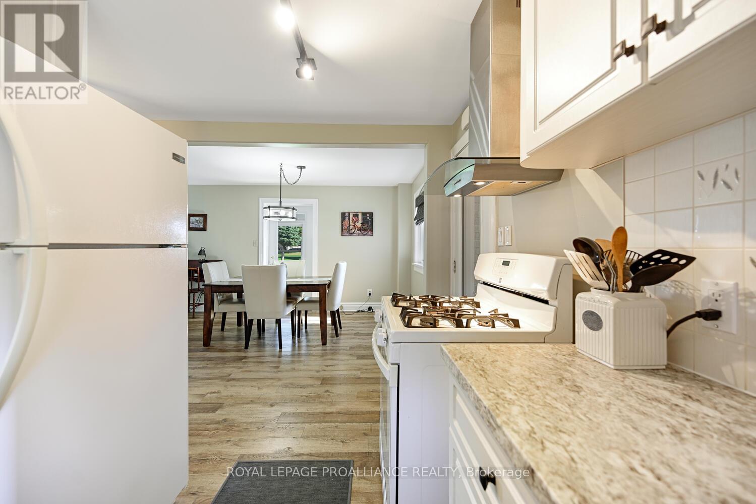 825 Joseph Street, Edwardsburgh/cardinal, Ontario  K0E 1E0 - Photo 10 - X12459152