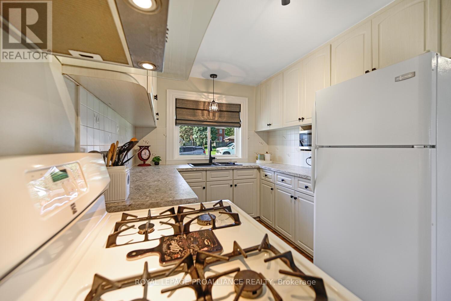 825 Joseph Street, Edwardsburgh/cardinal, Ontario  K0E 1E0 - Photo 8 - X12459152