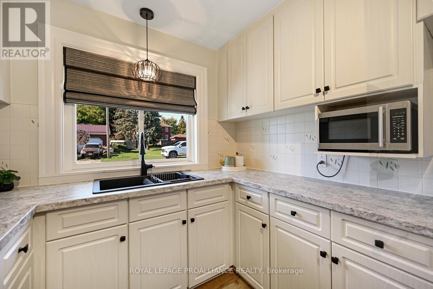 825 Joseph Street, Edwardsburgh/cardinal, Ontario  K0E 1E0 - Photo 9 - X12459152