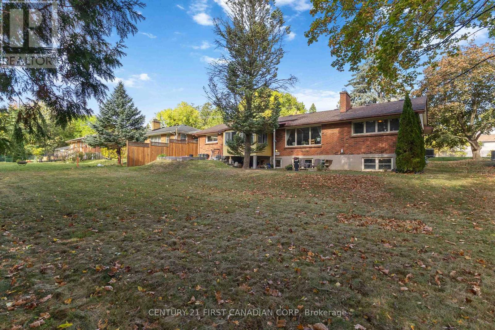 296 Sarnia Road, London North, Ontario  N6G 1N3 - Photo 3 - X12459177