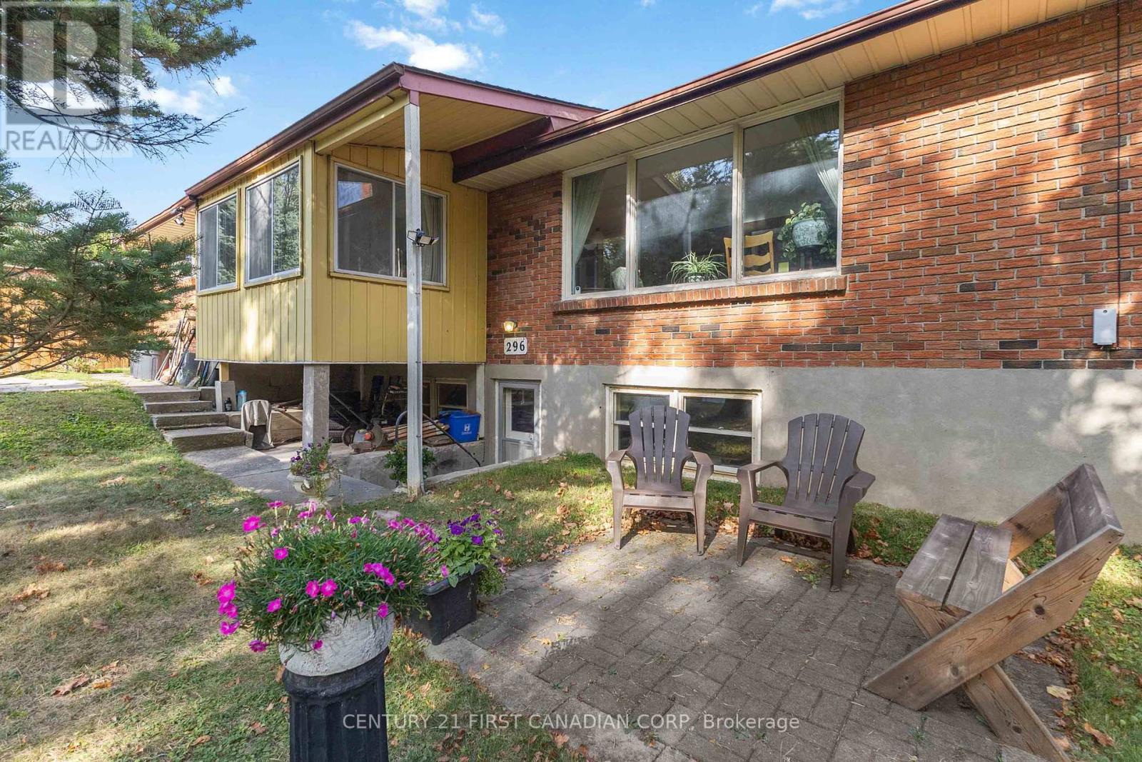 296 Sarnia Road, London North, Ontario  N6G 1N3 - Photo 4 - X12459177