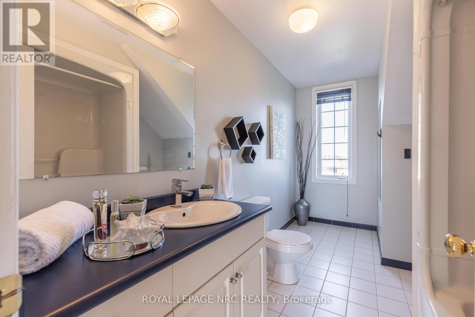 7778 Yvette Crescent, Niagara Falls, Ontario  L2H 3B6 - Photo 28 - X12459164