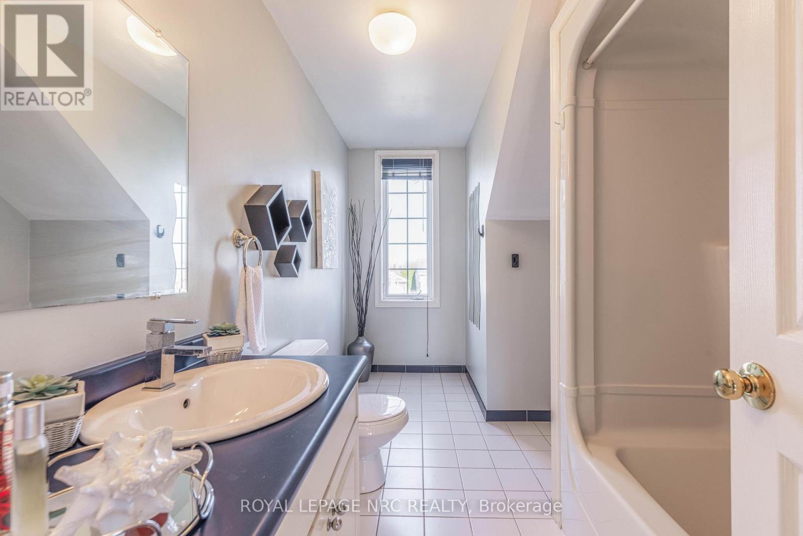 7778 Yvette Crescent, Niagara Falls, Ontario  L2H 3B6 - Photo 29 - X12459164