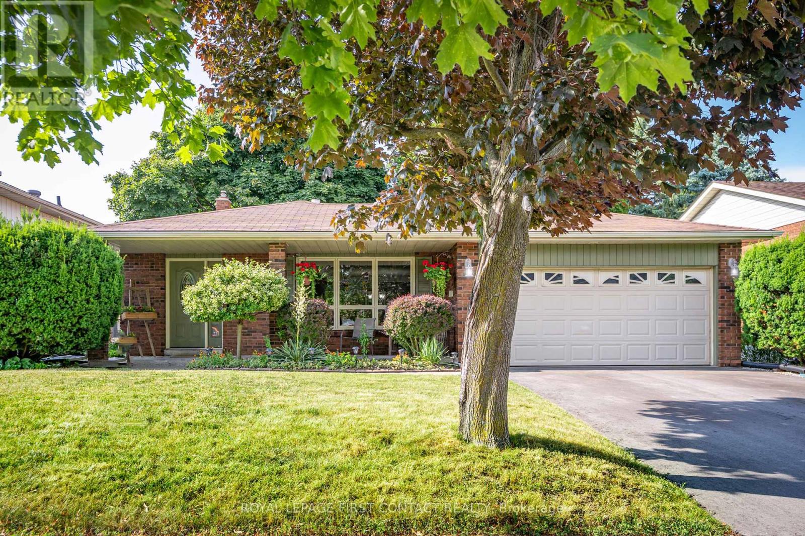 10 GRAND PLACE, Barrie, Ontario
