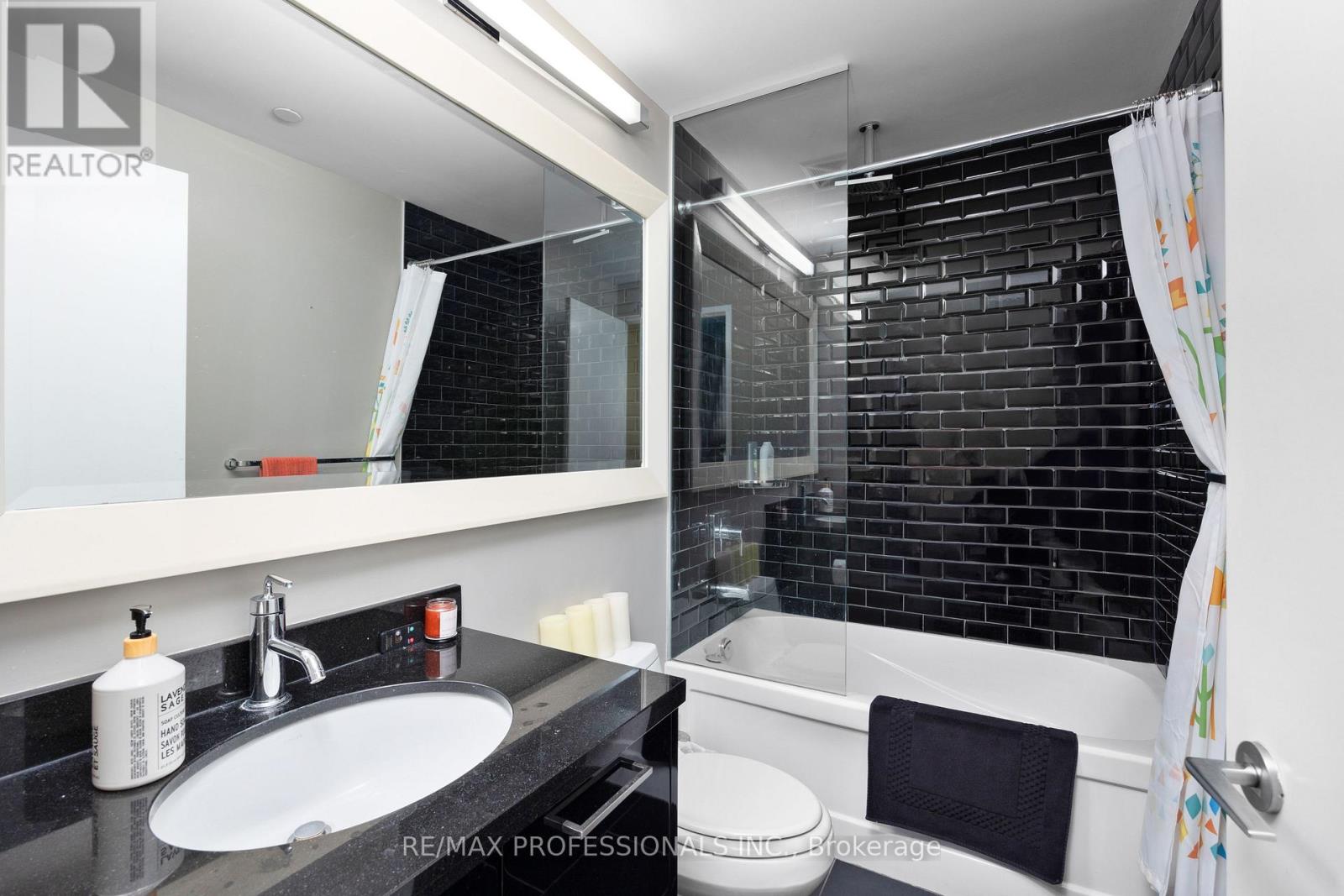 2016 - 88 Park Lawn Road, Toronto, Ontario  M8Y 0B5 - Photo 17 - W12459171