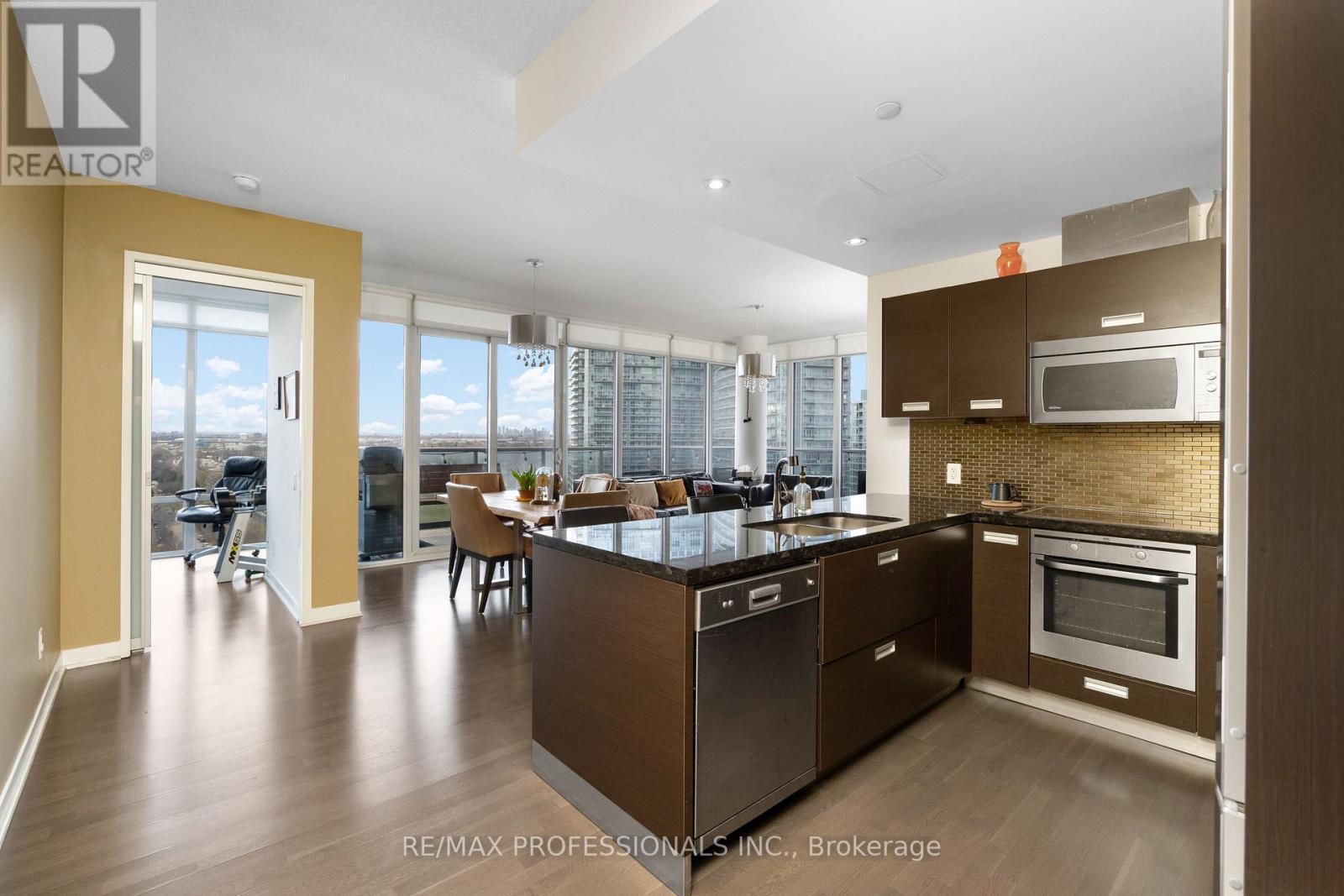 2016 - 88 Park Lawn Road, Toronto, Ontario  M8Y 0B5 - Photo 3 - W12459171