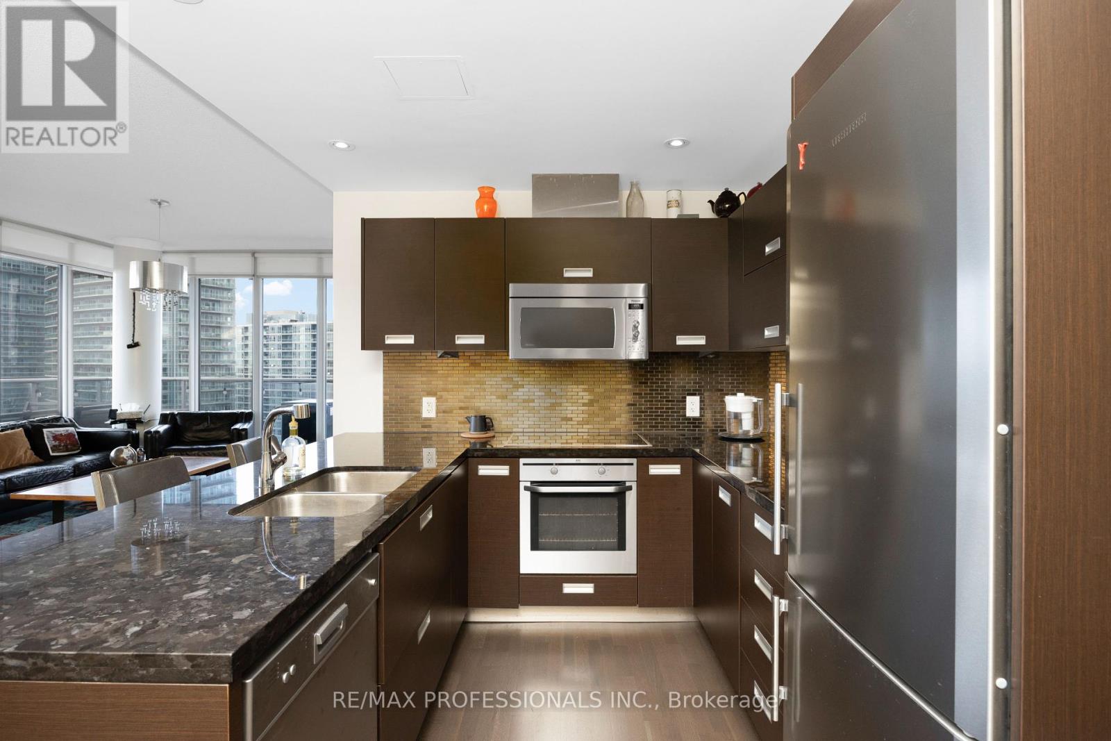 2016 - 88 Park Lawn Road, Toronto, Ontario  M8Y 0B5 - Photo 4 - W12459171