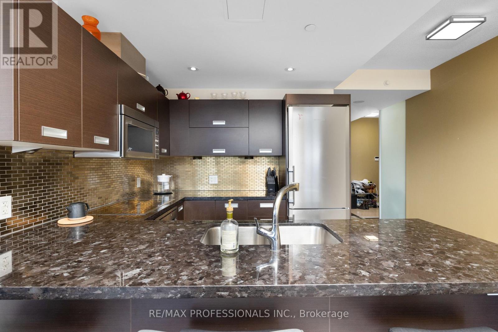 2016 - 88 Park Lawn Road, Toronto, Ontario  M8Y 0B5 - Photo 6 - W12459171
