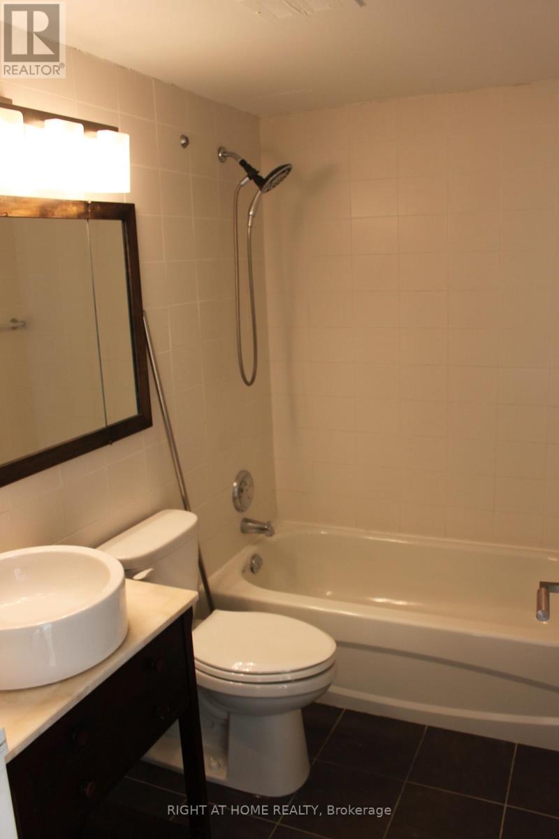 3240 - 33 Harbour Square, Toronto, Ontario  M5J 2G2 - Photo 13 - C12459180