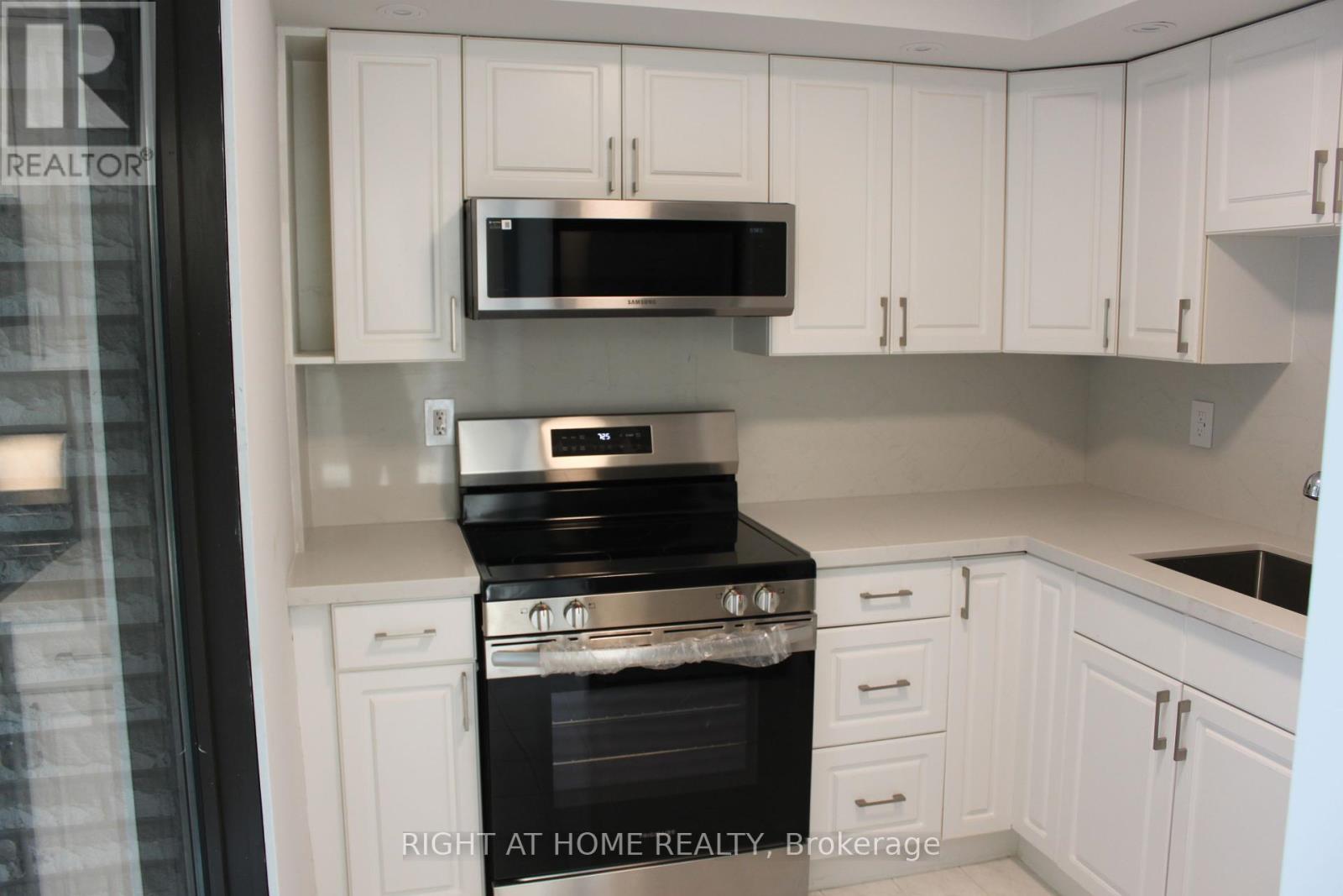 3240 - 33 Harbour Square, Toronto, Ontario  M5J 2G2 - Photo 4 - C12459180