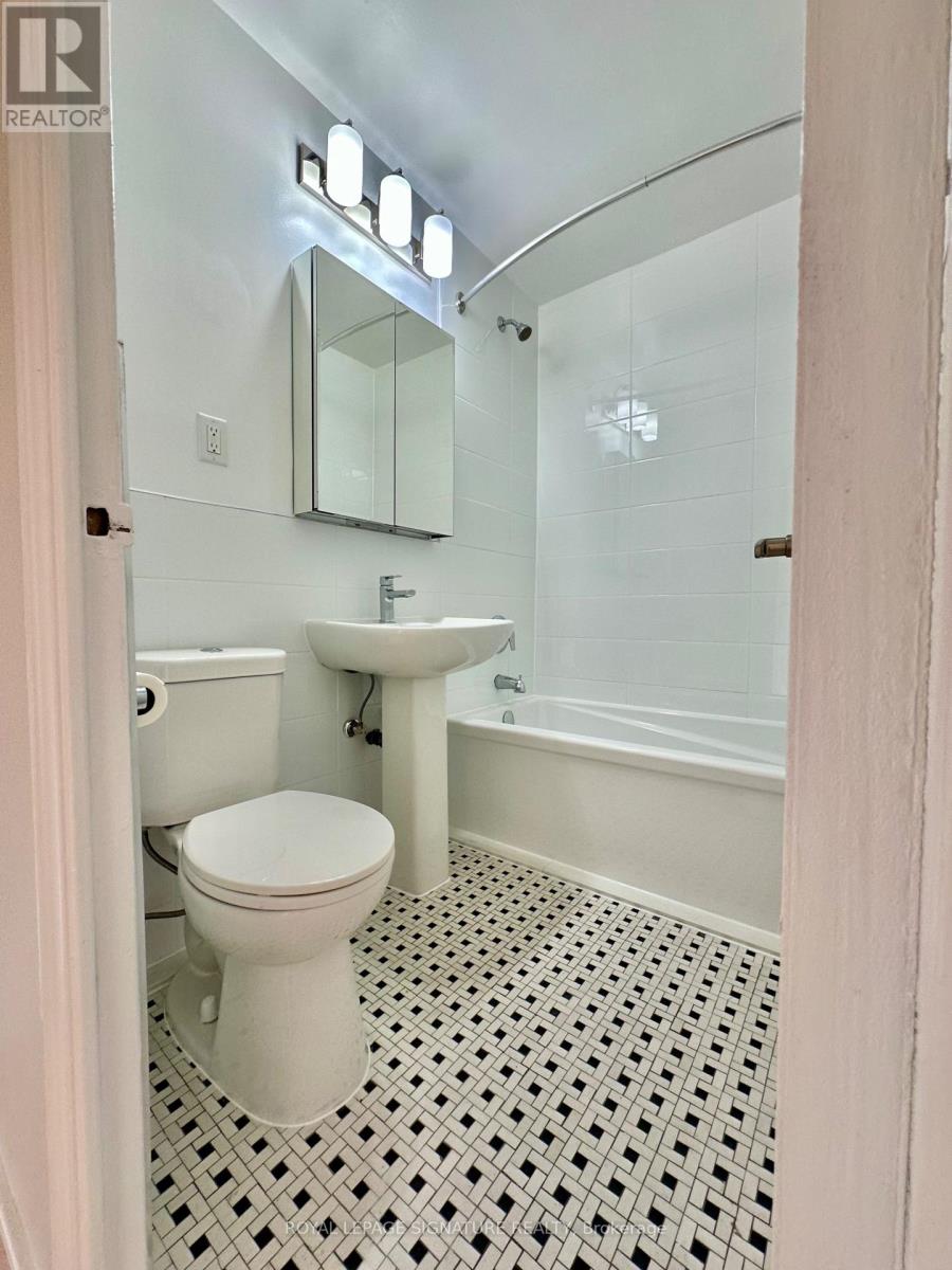 405 - 1291 Bayview Avenue, Toronto, Ontario  M4G 2Z9 - Photo 10 - C12436751