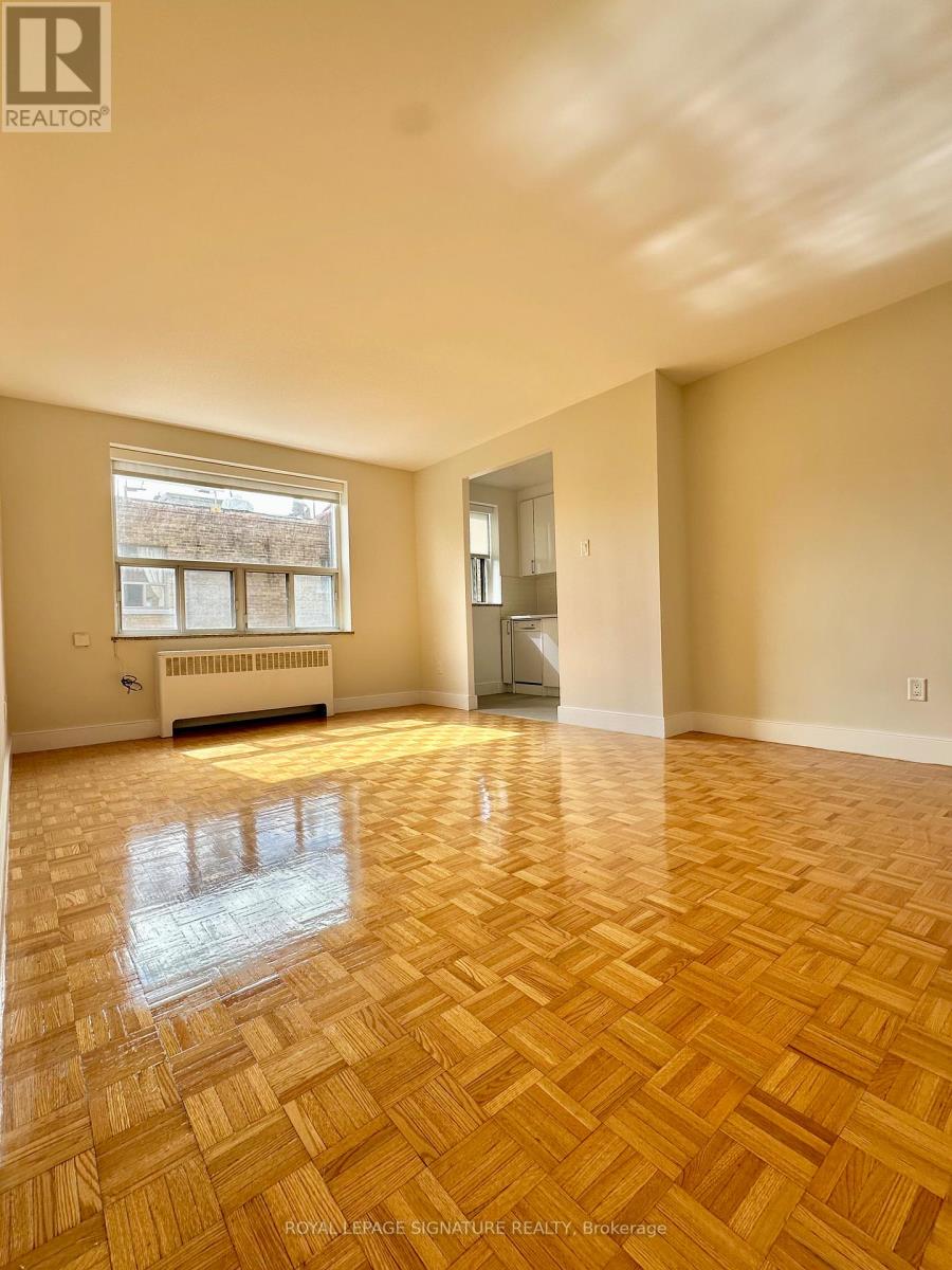 405 - 1291 Bayview Avenue, Toronto, Ontario  M4G 2Z9 - Photo 2 - C12436751