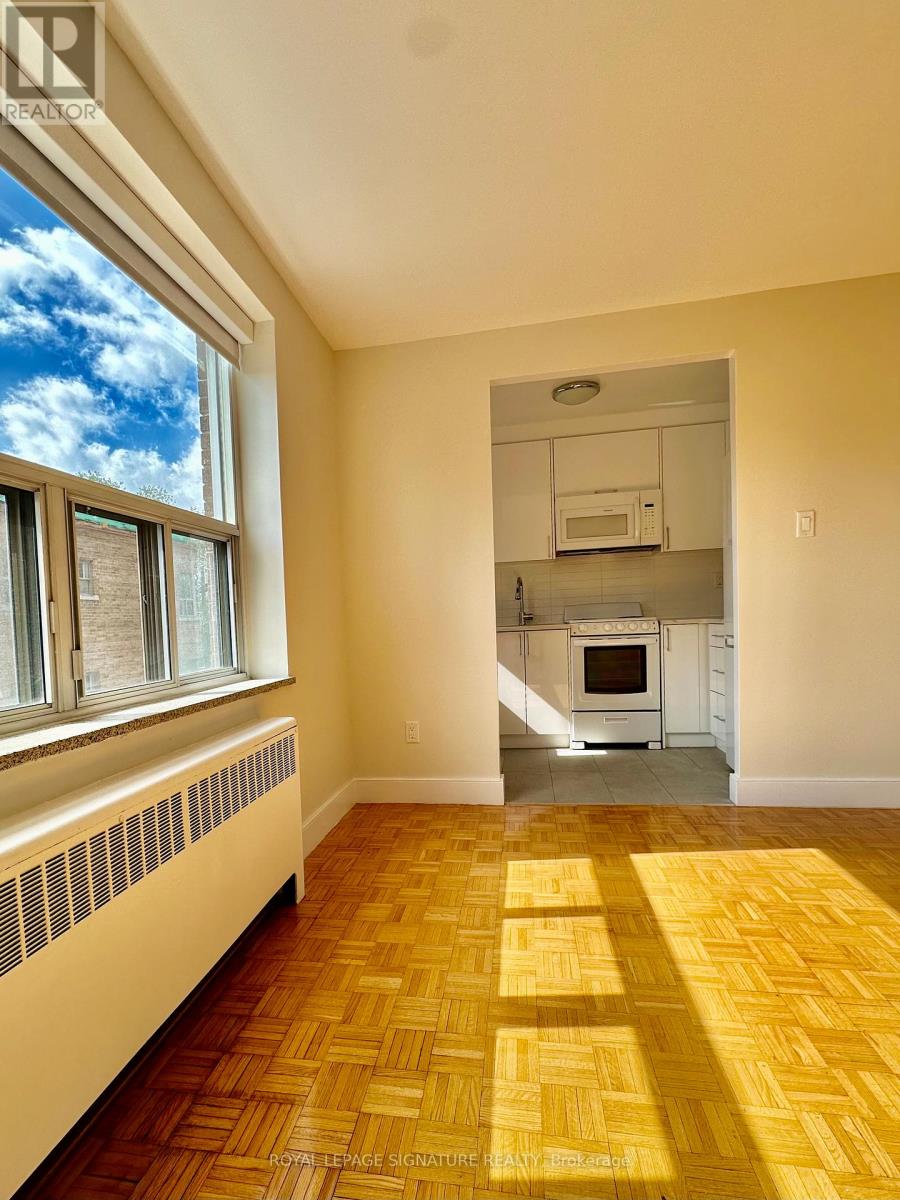405 - 1291 Bayview Avenue, Toronto, Ontario  M4G 2Z9 - Photo 3 - C12436751