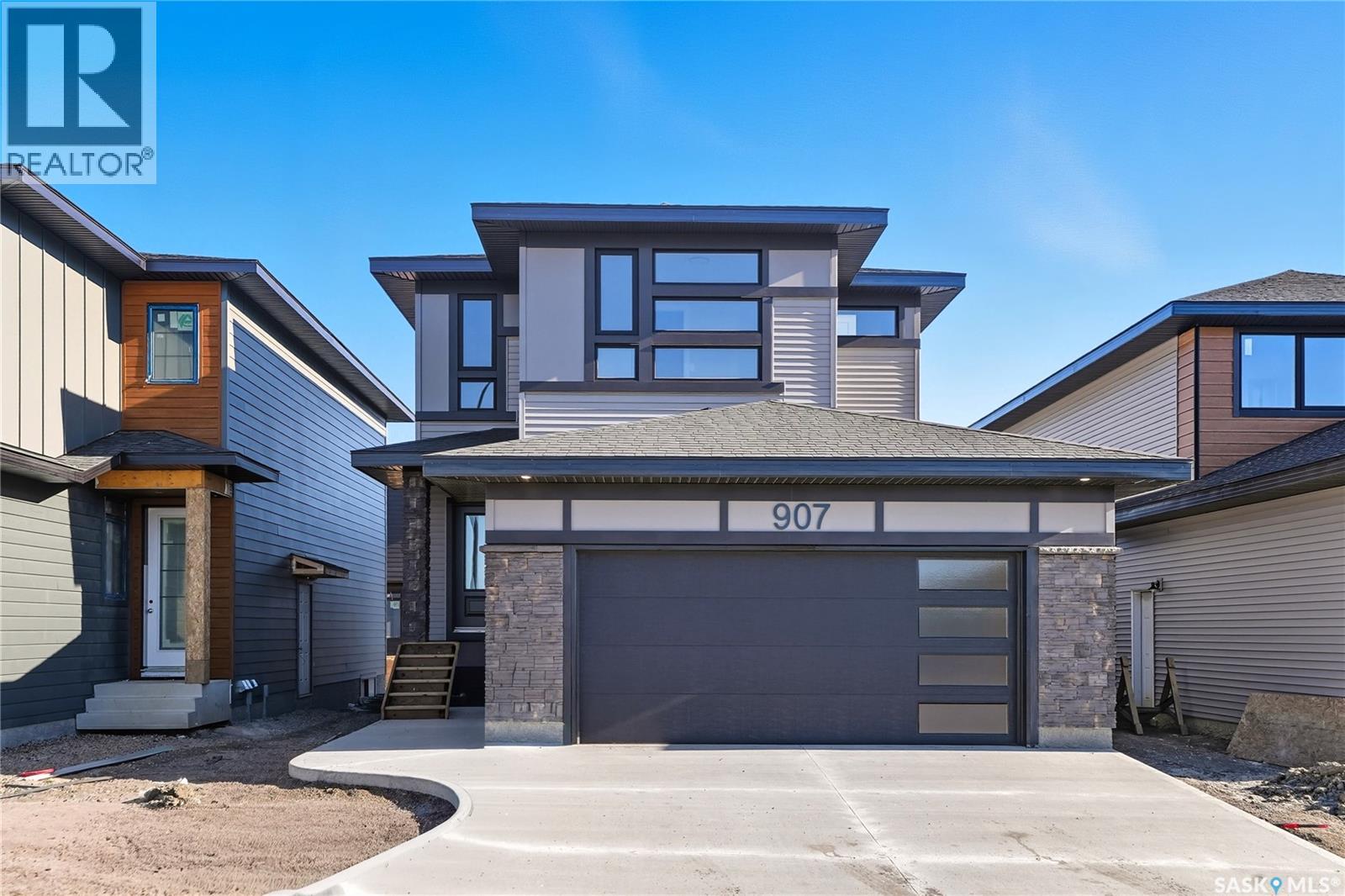 907 Traeger MANOR, Saskatoon, Saskatchewan