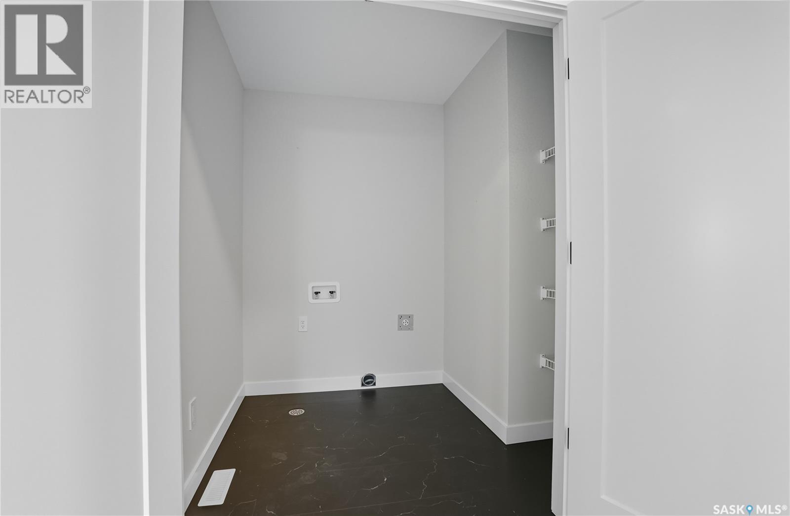 907 Traeger Manor, Saskatoon, Saskatchewan  S7V 1R3 - Photo 32 - SK987748