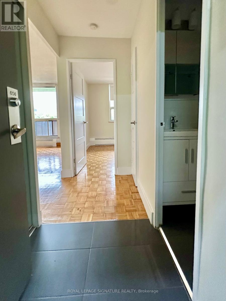 606 - 666 Spadina Avenue, Toronto, Ontario  M5S 2H8 - Photo 3 - C12435637