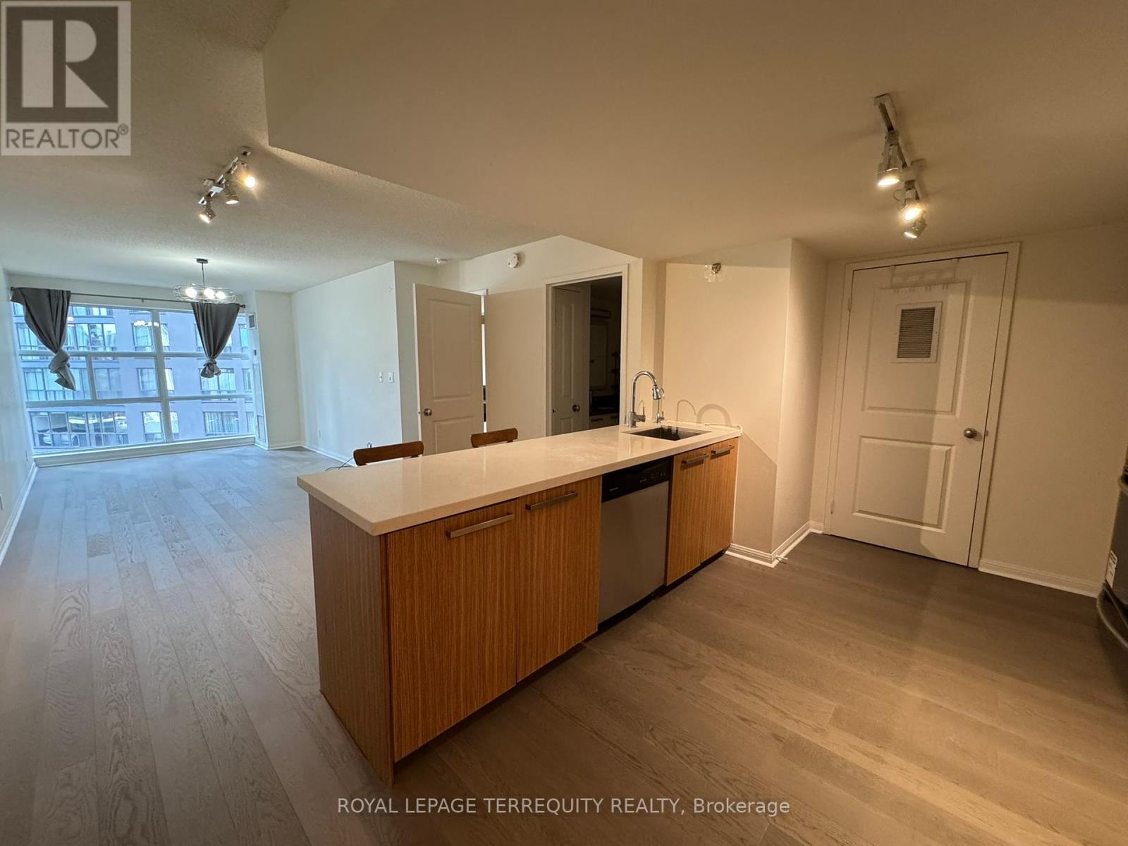 1204 - 11 St Joseph Street, Toronto, Ontario  M4Y 3G4 - Photo 11 - C12458983