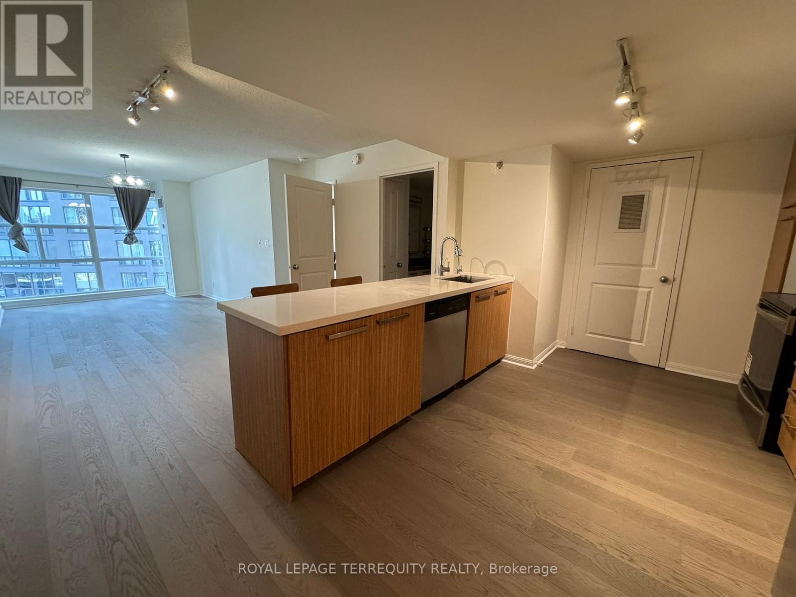 1204 - 11 St Joseph Street, Toronto, Ontario  M4Y 3G4 - Photo 5 - C12458983