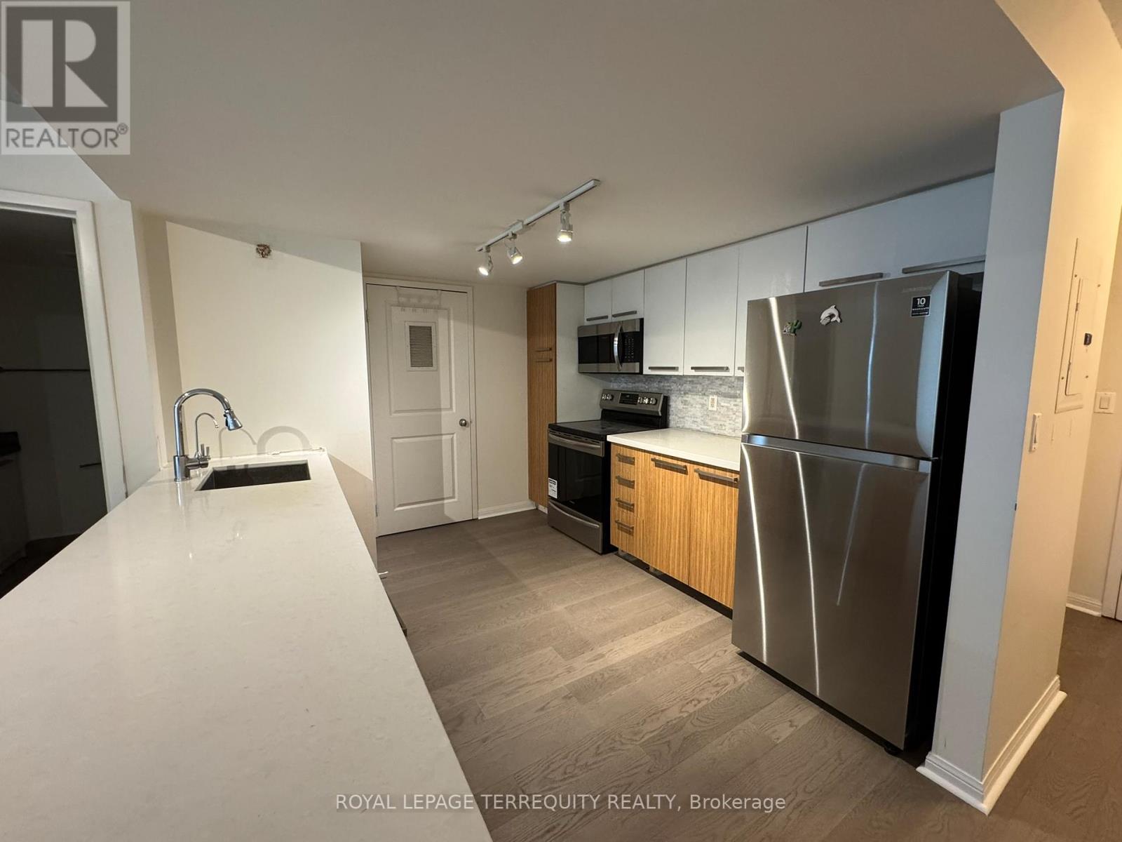 1204 - 11 St Joseph Street, Toronto, Ontario  M4Y 3G4 - Photo 7 - C12458983