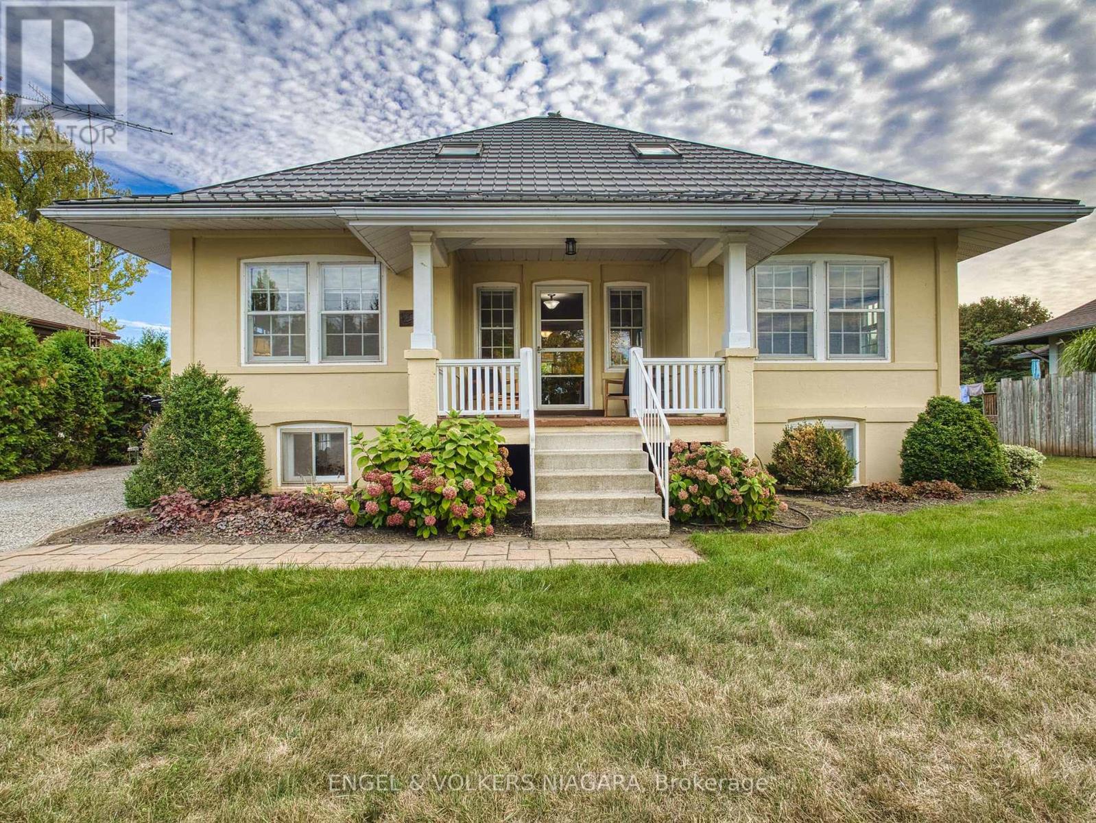 1577 Line 6 Road, Niagara-On-The-Lake, Ontario  L0S 1J0 - Photo 1 - X12459206