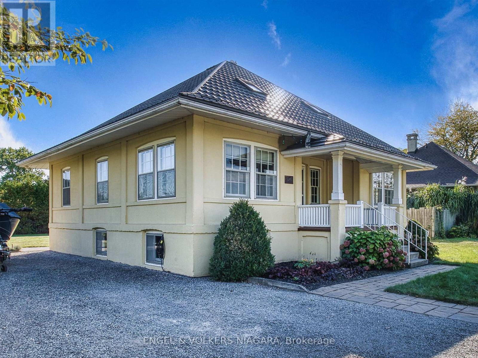 1577 Line 6 Road, Niagara-On-The-Lake, Ontario  L0S 1J0 - Photo 3 - X12459206