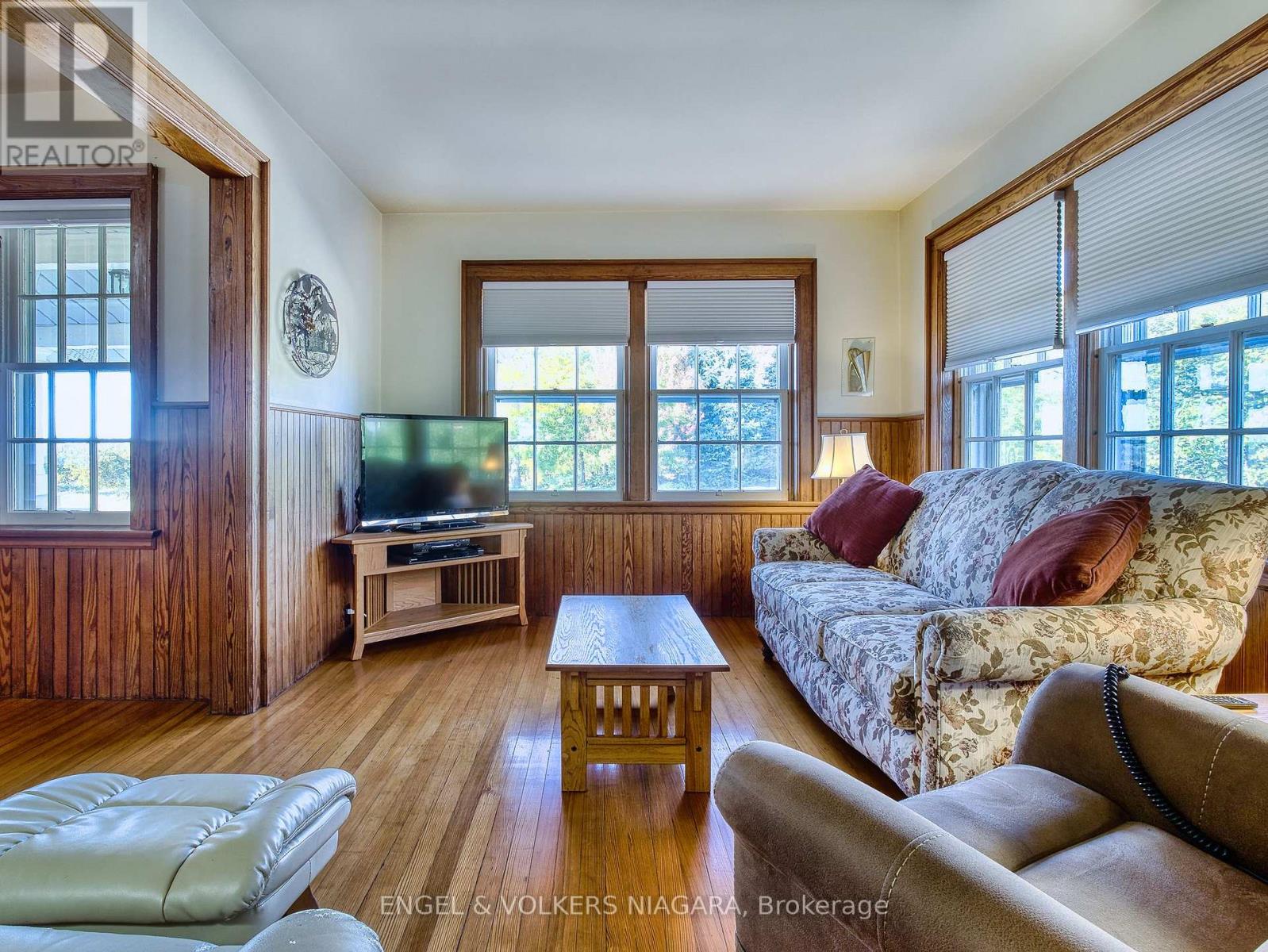 1577 Line 6 Road, Niagara-On-The-Lake, Ontario  L0S 1J0 - Photo 9 - X12459206