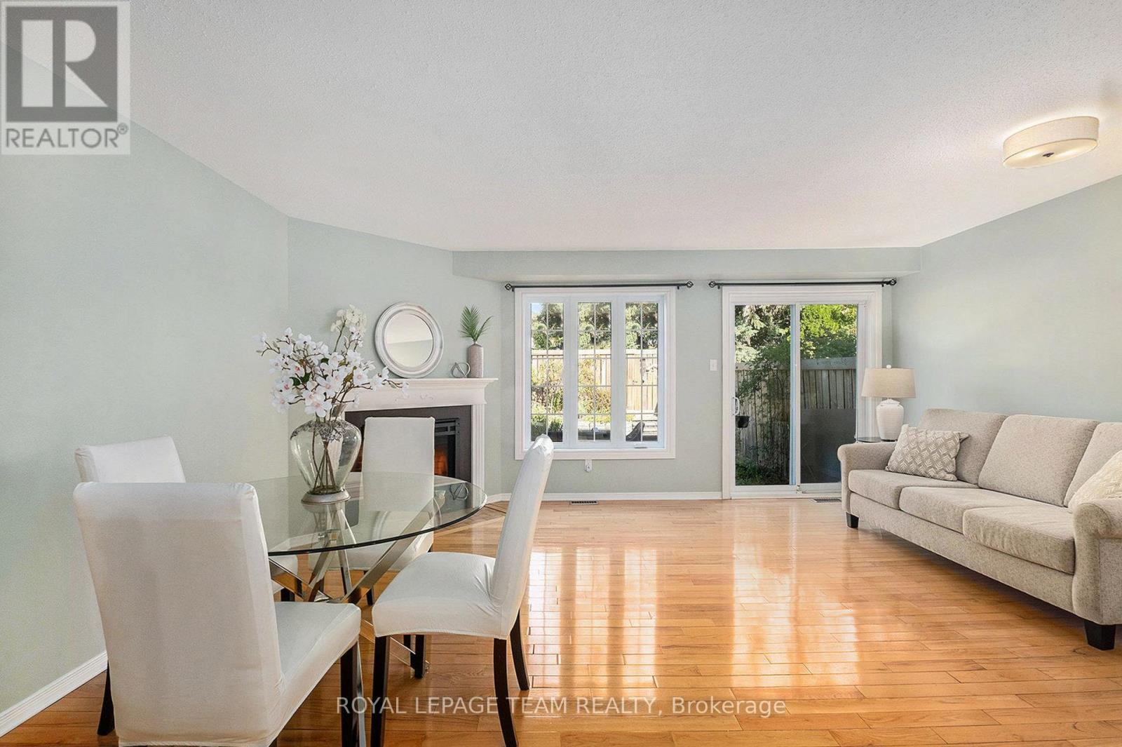 93 Royal Oak Court Court, Ottawa, Ontario  K1T 3N9 - Photo 6 - X12445100