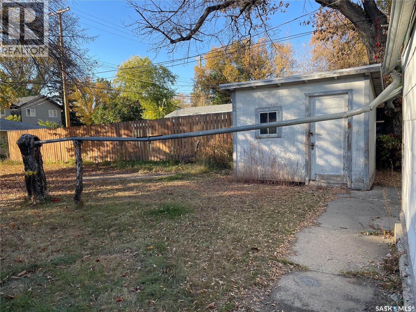 223 J Avenue N, Saskatoon, Saskatchewan  S7L 2J8 - Photo 3 - SK020396