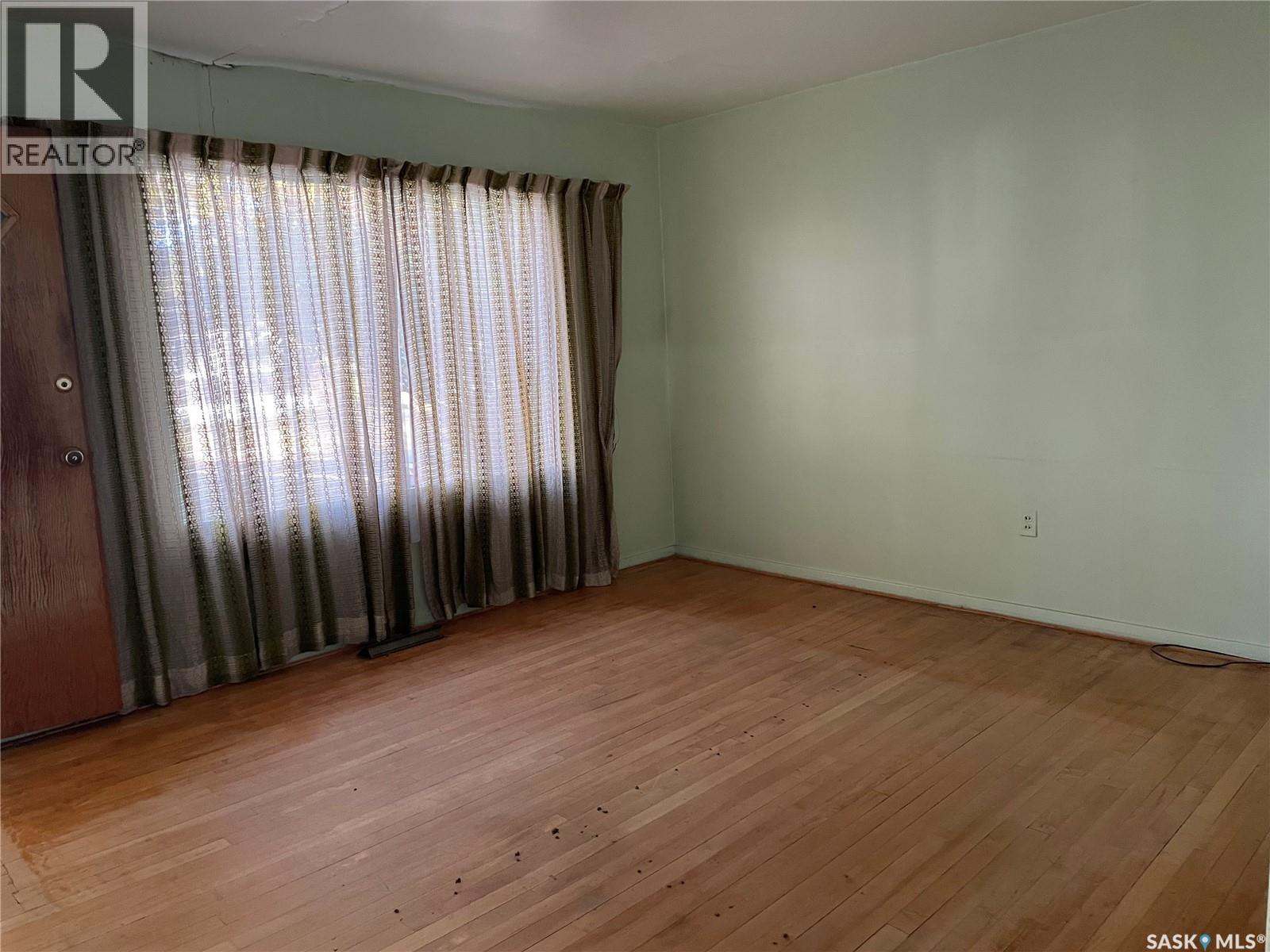 223 J Avenue N, Saskatoon, Saskatchewan  S7L 2J8 - Photo 4 - SK020396