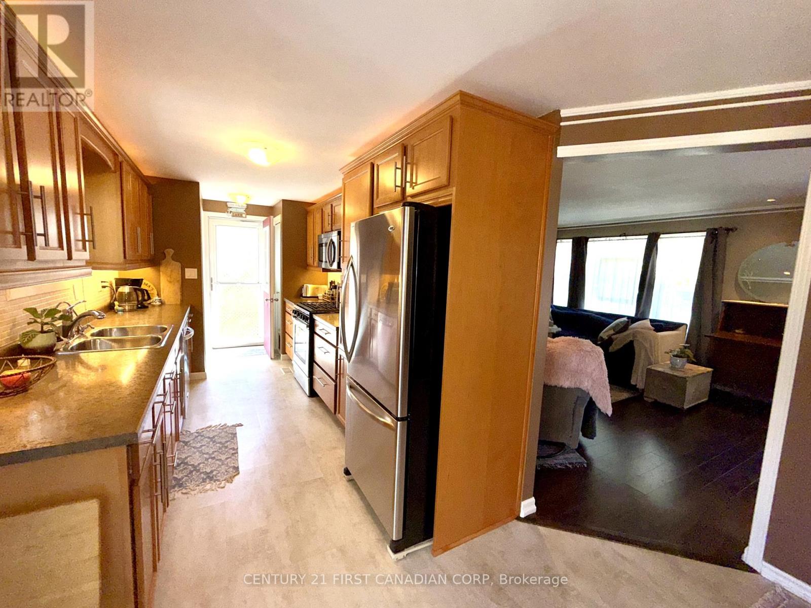 29 Maple Grove Court, South Huron, Ontario  N0M 1T0 - Photo 17 - X12360833