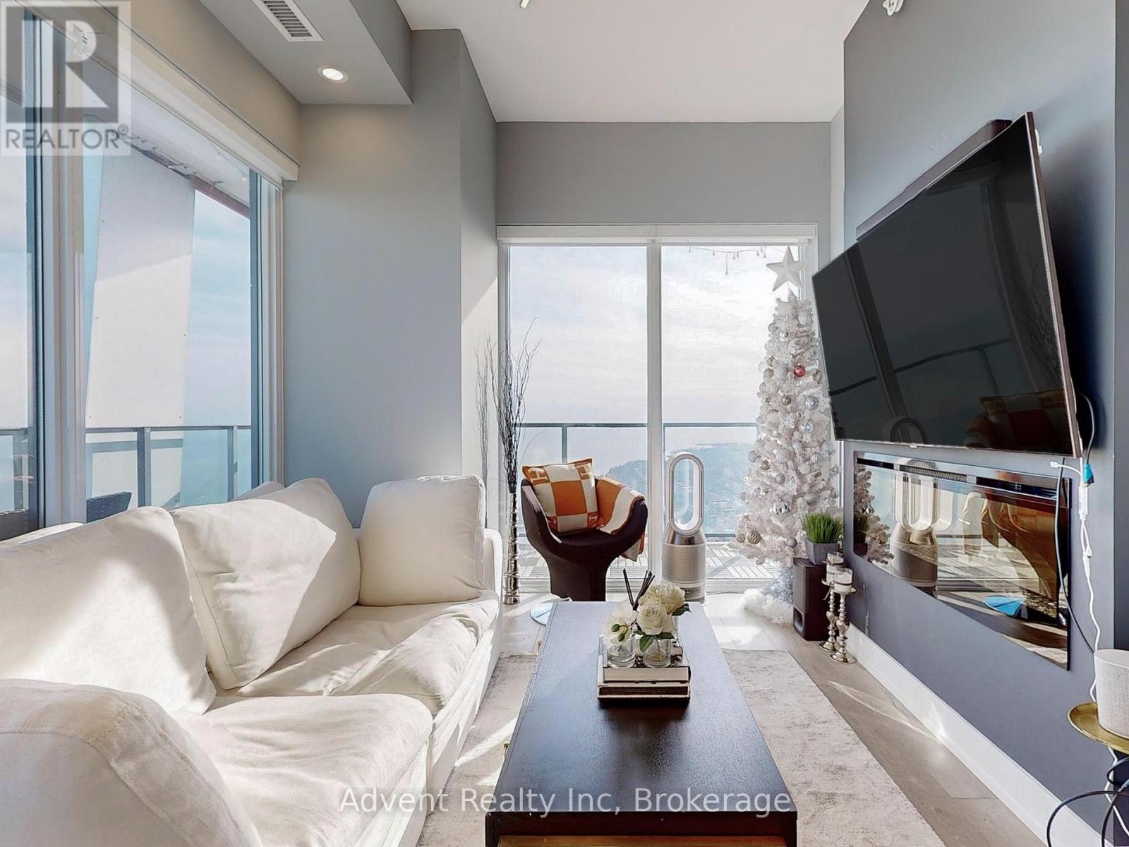 LPH07A - 30 SHORE BREEZE DRIVE, Toronto, Ontario