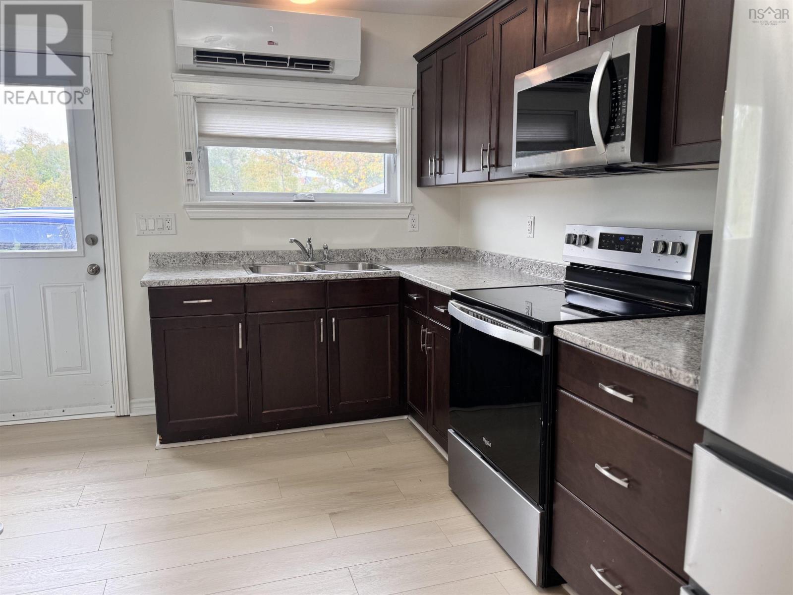 41-43 Concord Street, Glace Bay, Nova Scotia  B1A 3A7 - Photo 11 - 202525674
