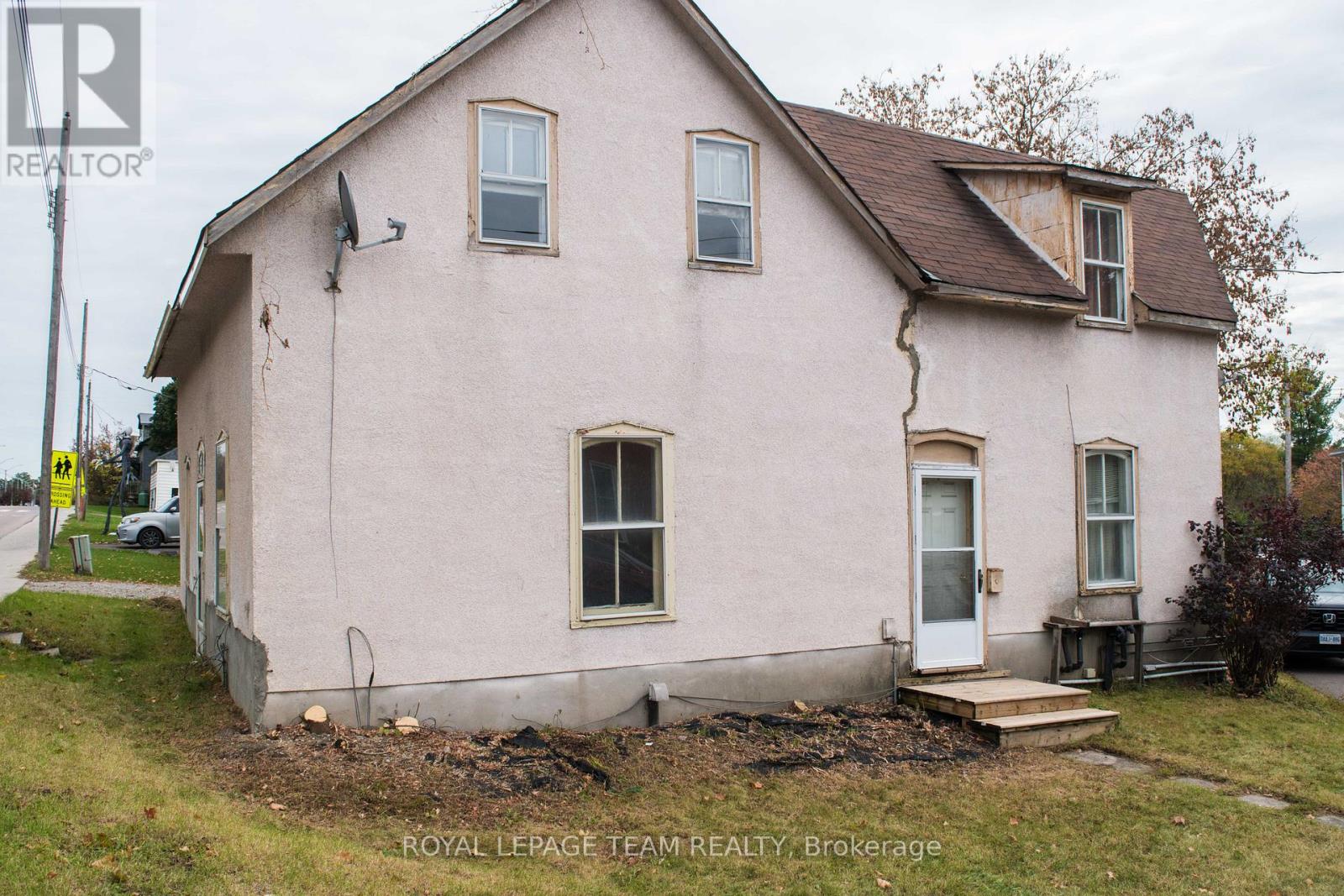 45 Coumbes Street, Renfrew, Ontario  K7V 2R5 - Photo 2 - X12459214
