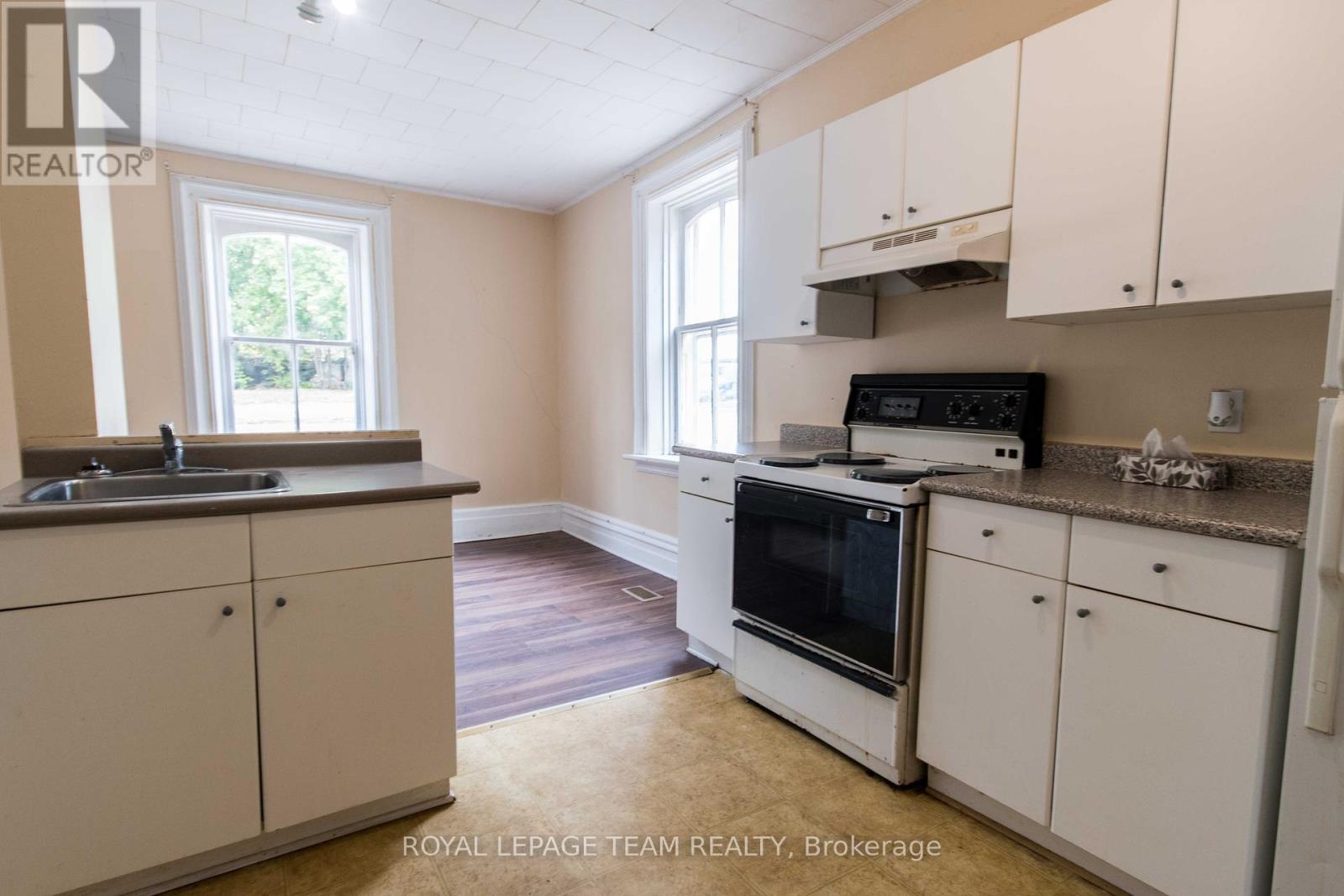 45 Coumbes Street, Renfrew, Ontario  K7V 2R5 - Photo 4 - X12459214