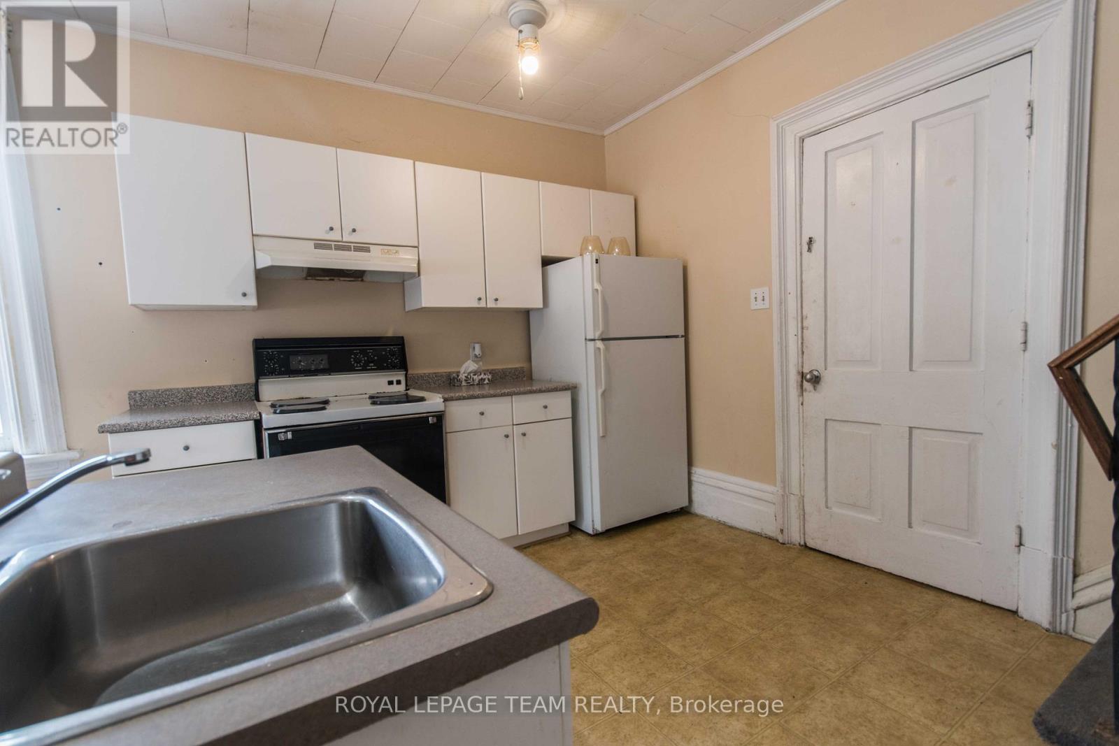 45 Coumbes Street, Renfrew, Ontario  K7V 2R5 - Photo 5 - X12459214