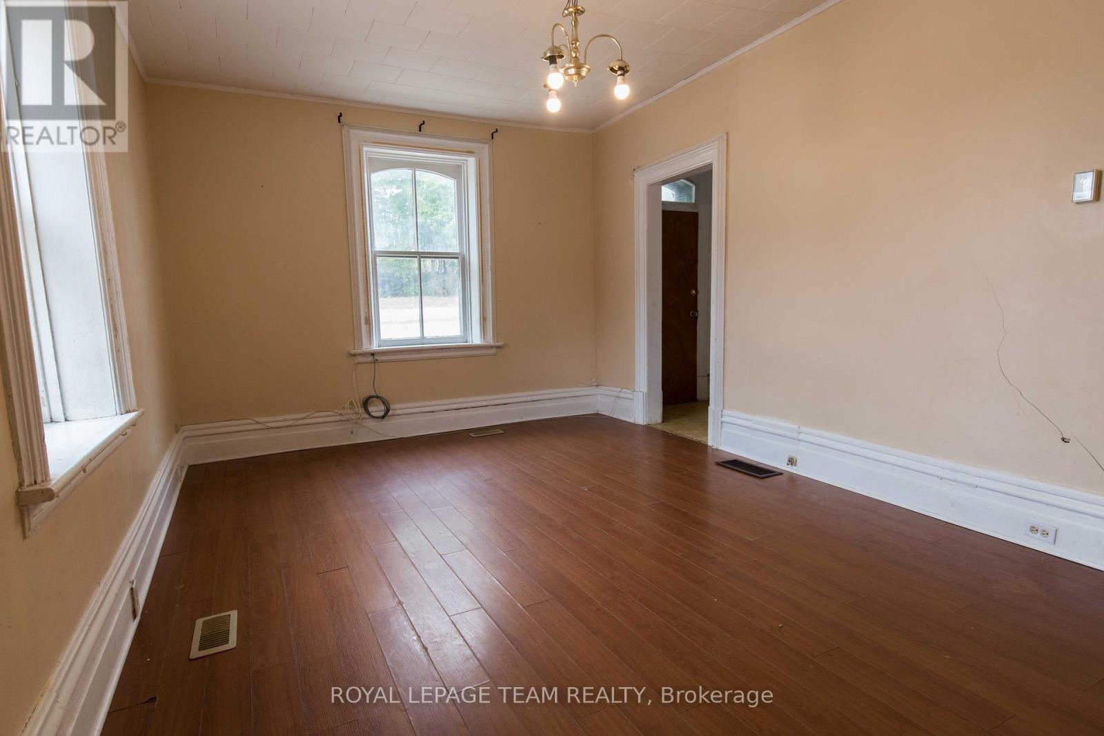 45 Coumbes Street, Renfrew, Ontario  K7V 2R5 - Photo 9 - X12459214